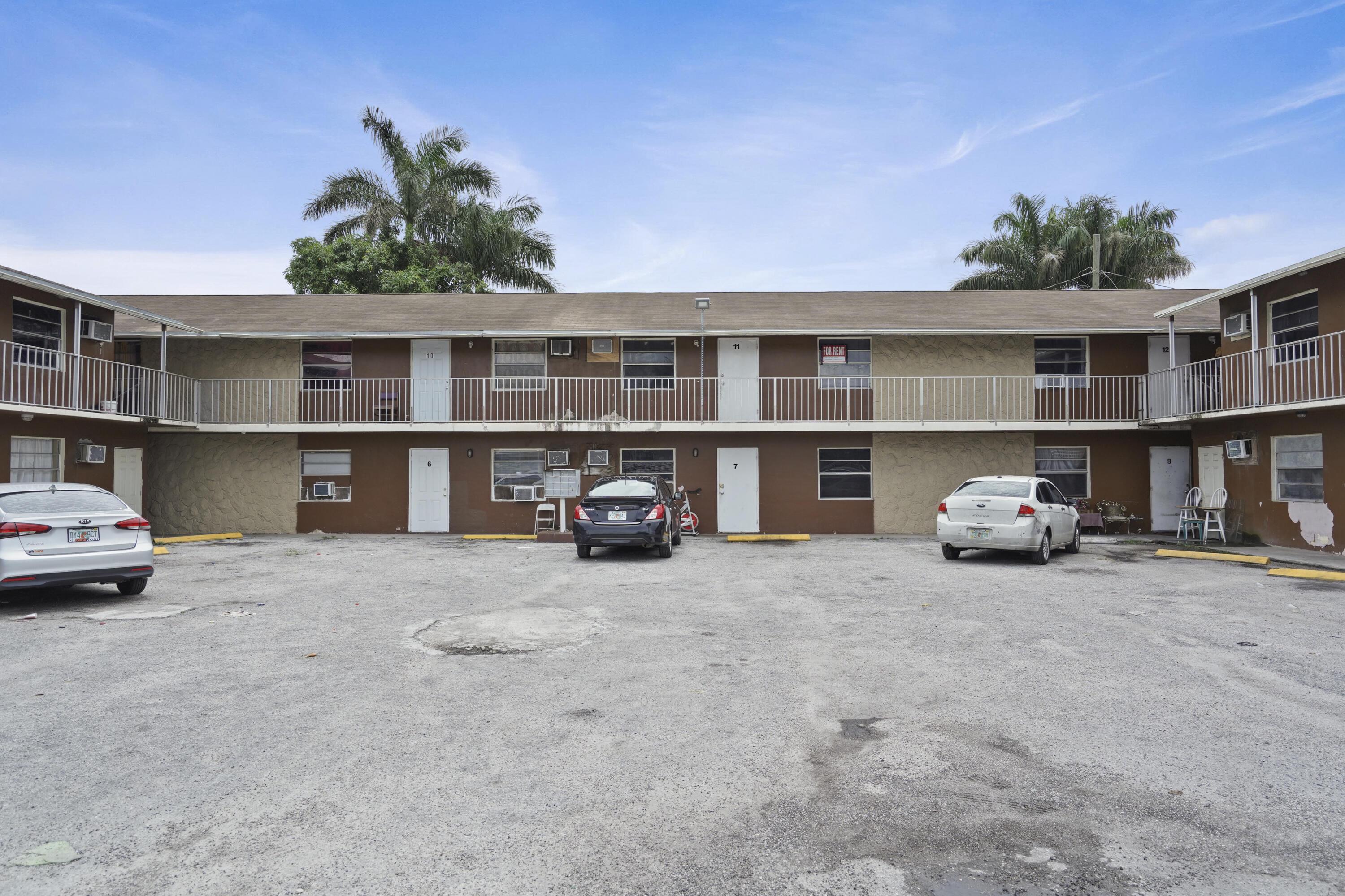 241 NW 11th 1 Street 13, Belle Glade, FL 33430, Belle Glade