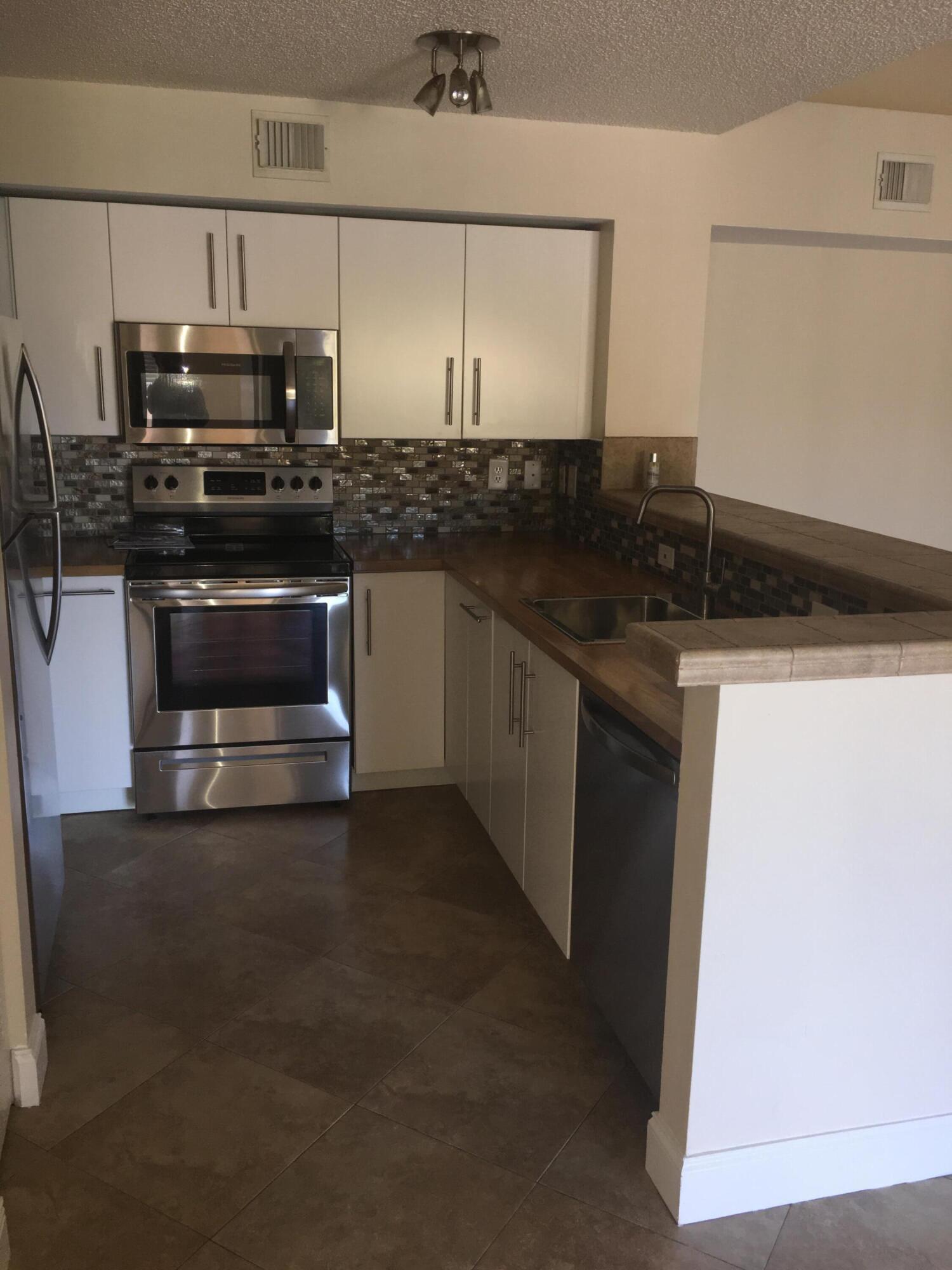 1721 Village 303 Boulevard 303, West Palm Beach, FL 33409, West Palm Beach - Photo 3