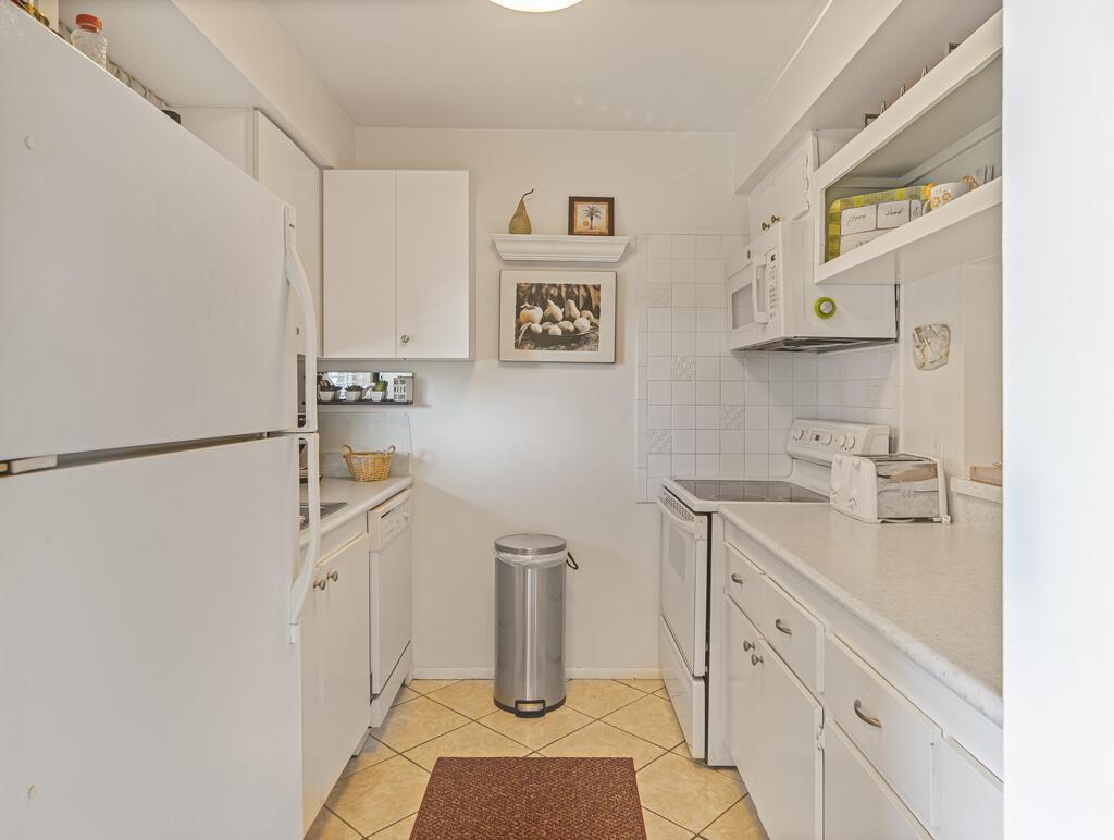 12022 Greenway Drive W 204, Royal Palm Beach, FL 33411, Royal Palm Beach - Photo 4