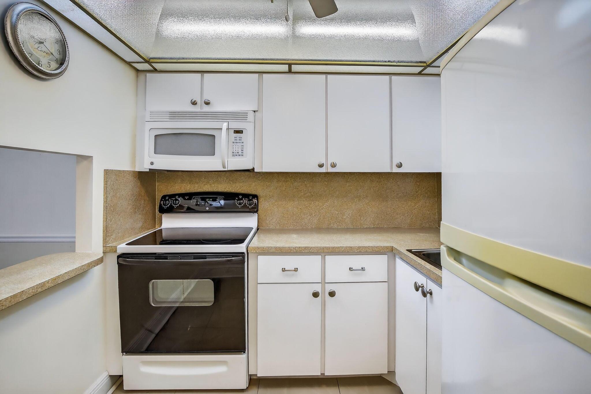 2951 Sunrise Lakes Drive E 107, Sunrise, FL 33322, Sunrise - Photo 4