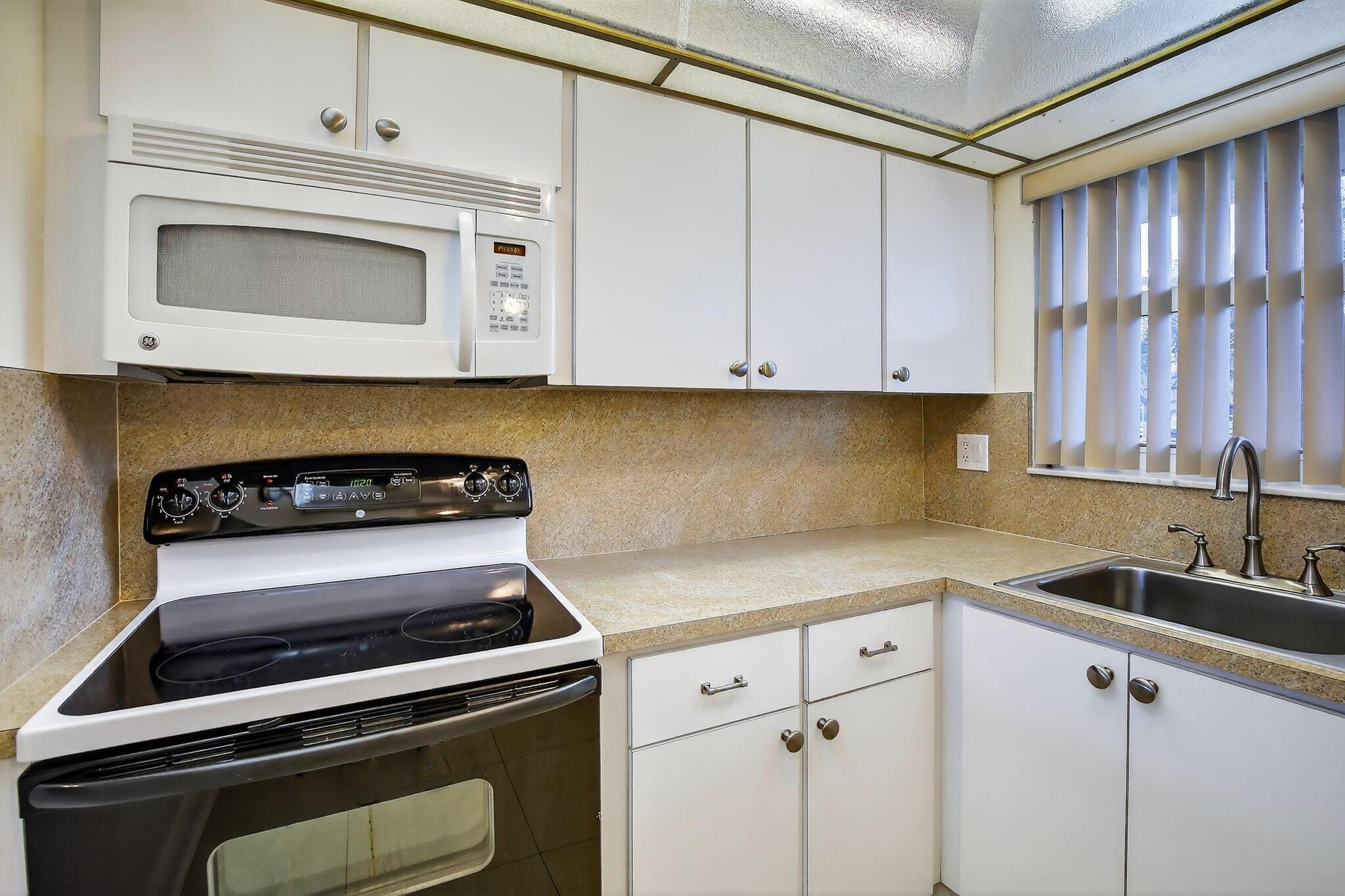 2951 Sunrise Lakes Drive E 107, Sunrise, FL 33322, Sunrise - Photo 5