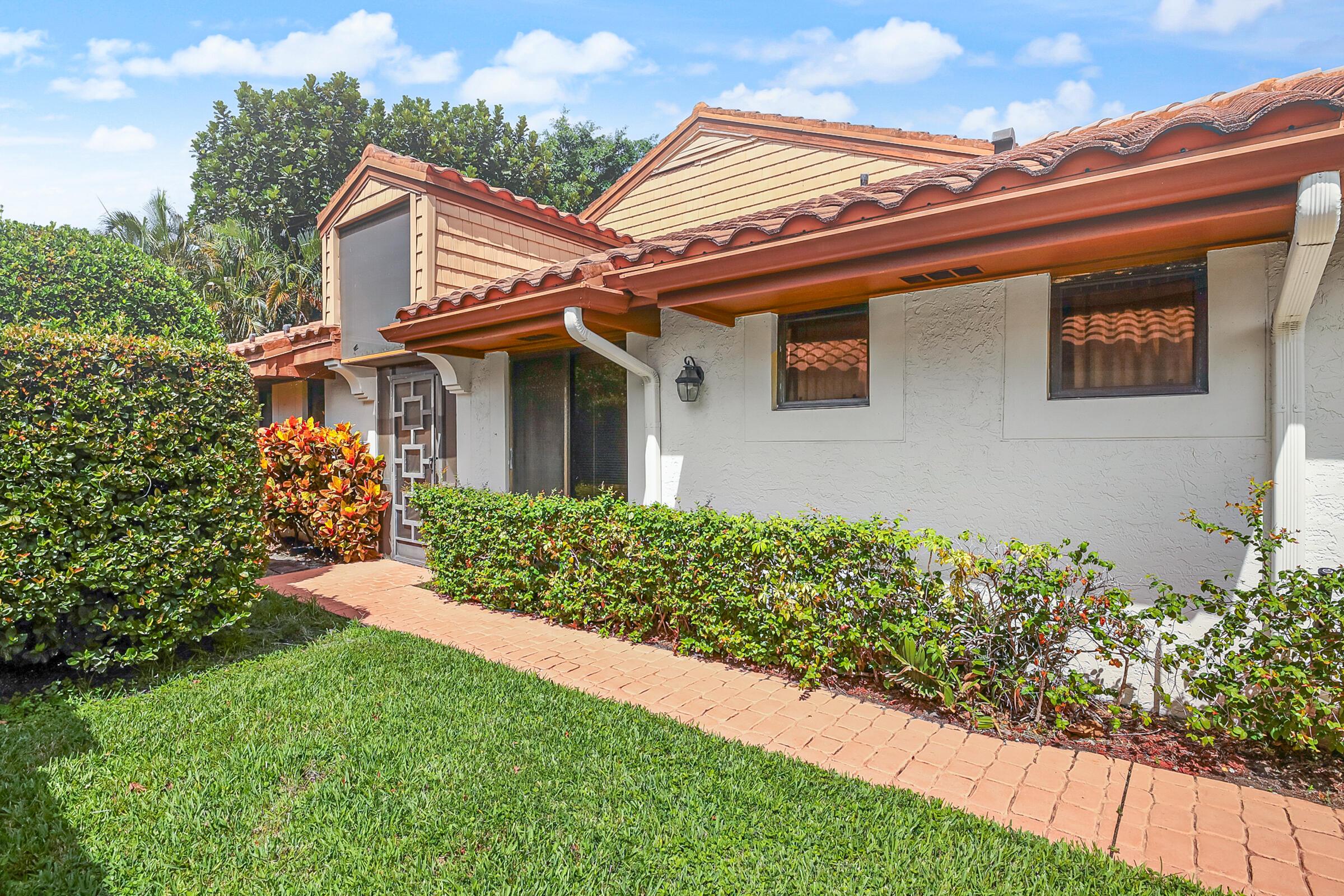 5482 San Marino Way, Lake Worth, FL 33467, Lake Worth - Photo 3