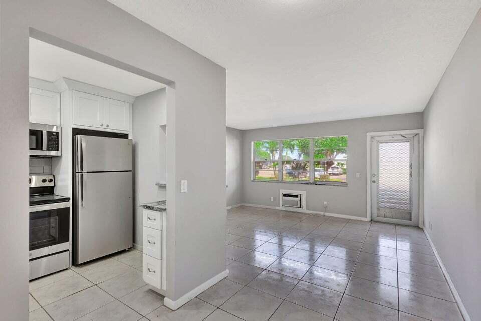 27 Camden B, West Palm Beach, FL 33417, West Palm Beach - Photo 3