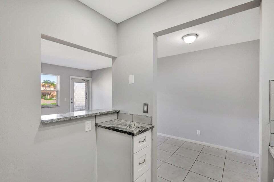 27 Camden B, West Palm Beach, FL 33417, West Palm Beach - Photo 4