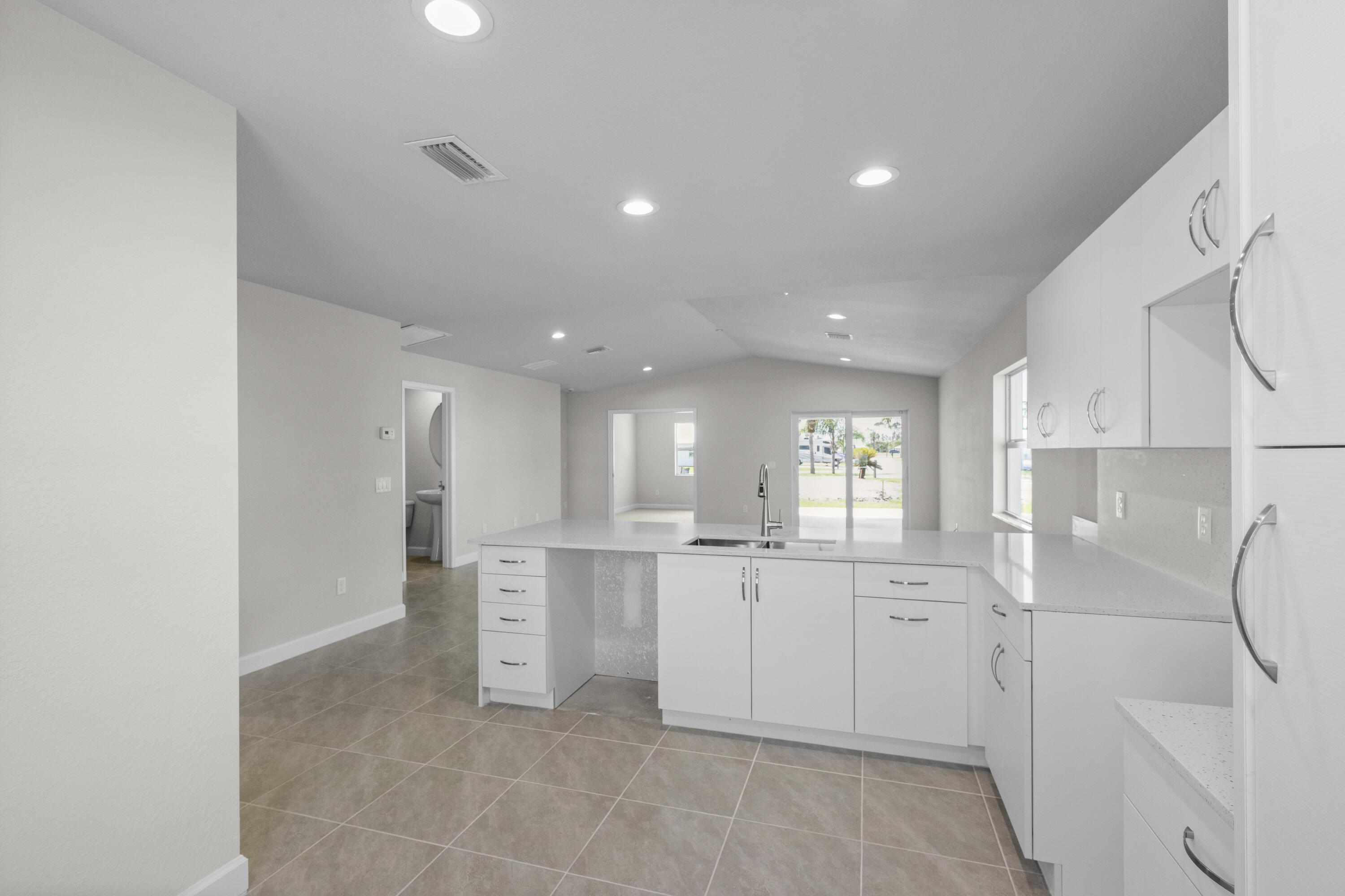 2 SE Hernando Lane, Port St. Lucie, FL 34952, Port St. Lucie - Photo 5