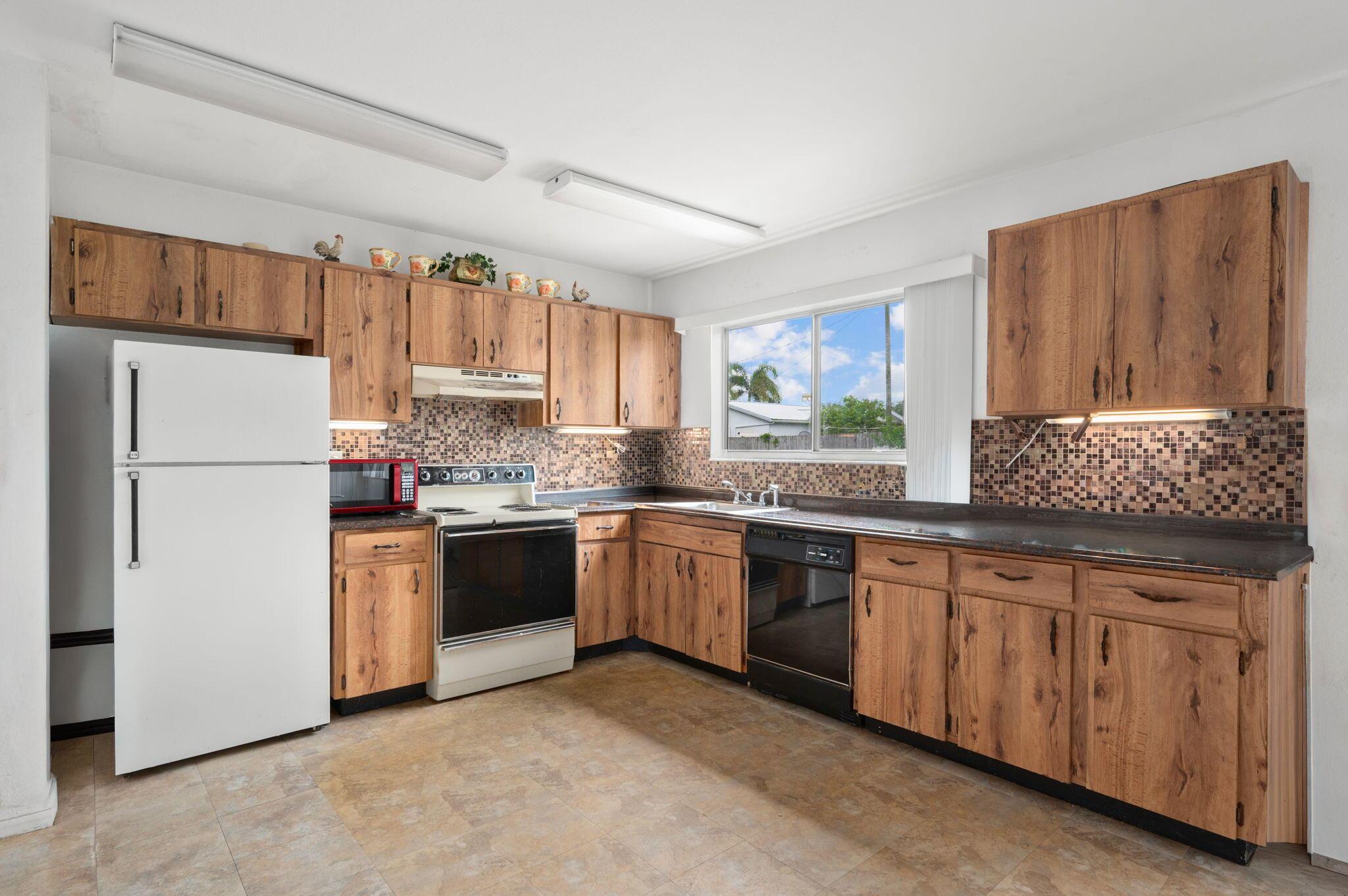 2118 SW Airoso Boulevard, Port St. Lucie, FL 34984, Port St. Lucie - Photo 3