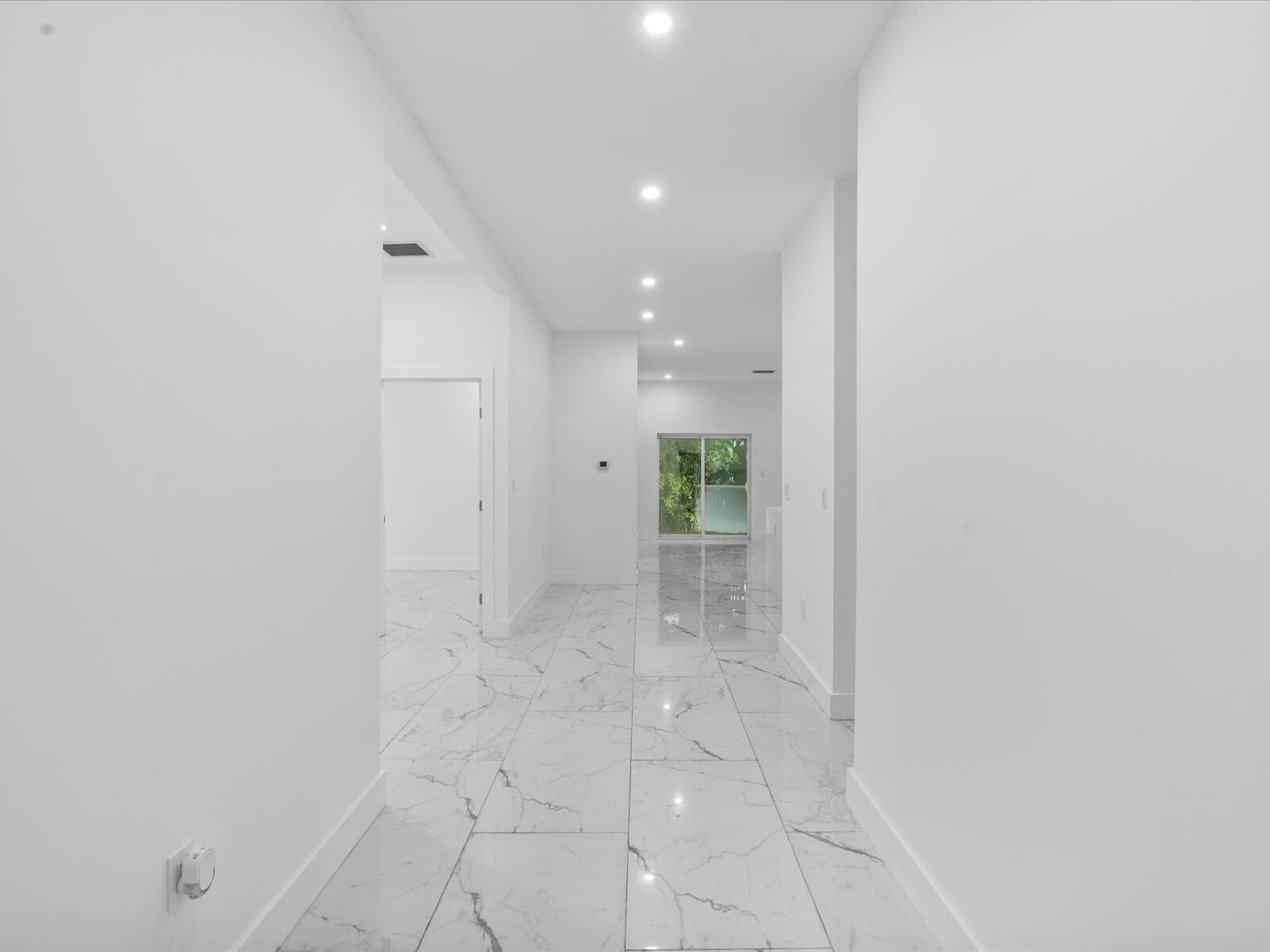 533 NW 16th Avenue, Fort Lauderdale, FL 33311, Fort Lauderdale - Photo 3
