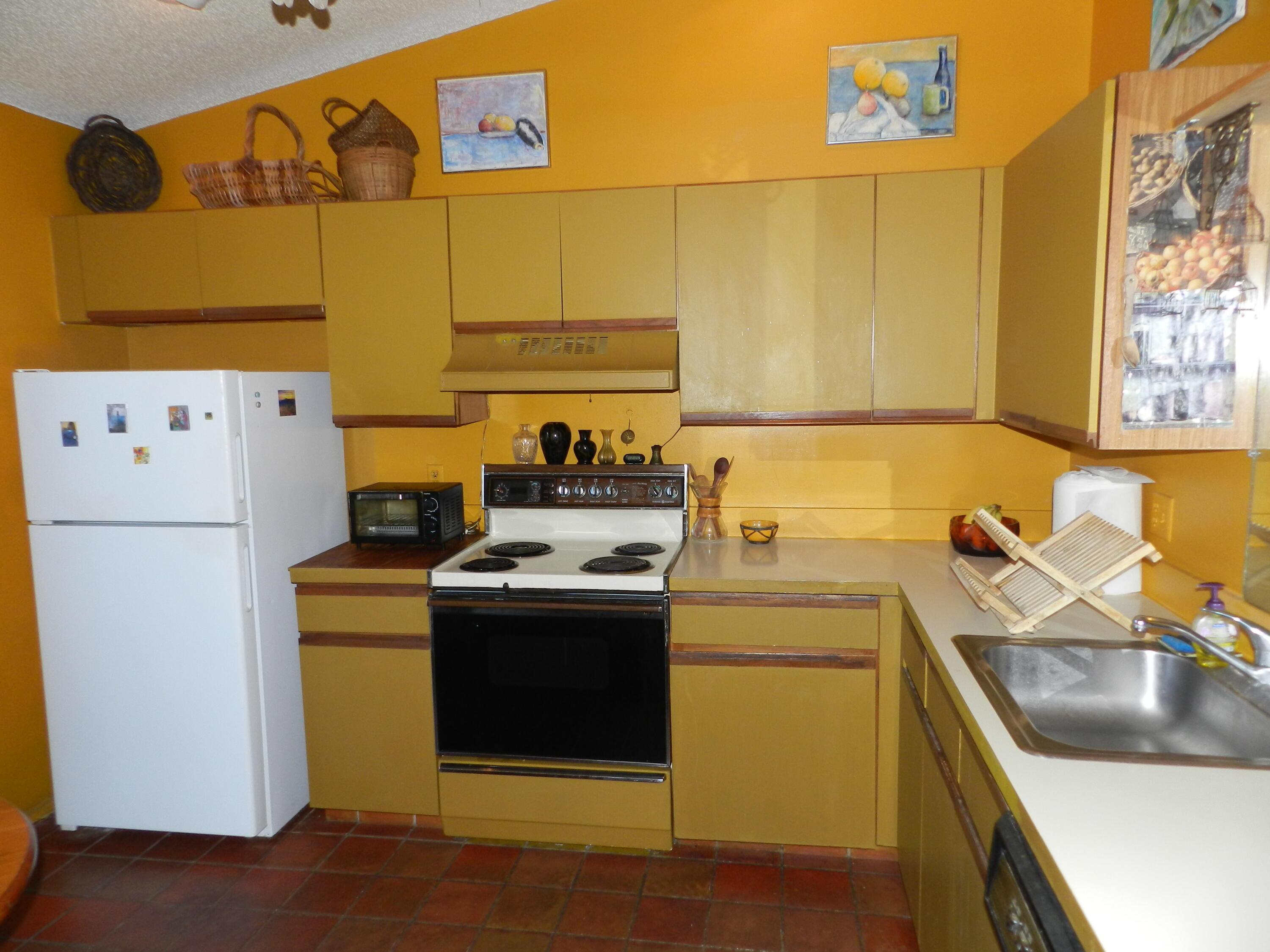 450 Knollwood Court, Royal Palm Beach, FL 33411, Royal Palm Beach - Photo 3