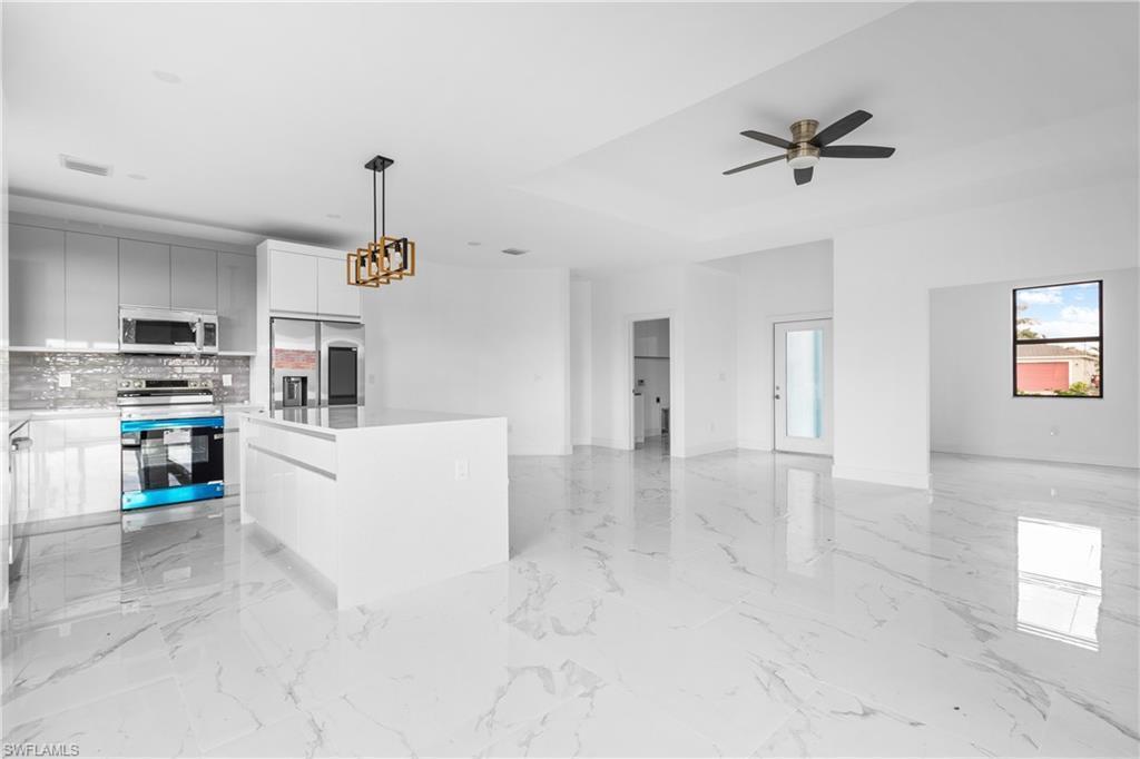 1806 NE 21st Place, Cape Coral, FL 33909, Cape Coral - Photo 3