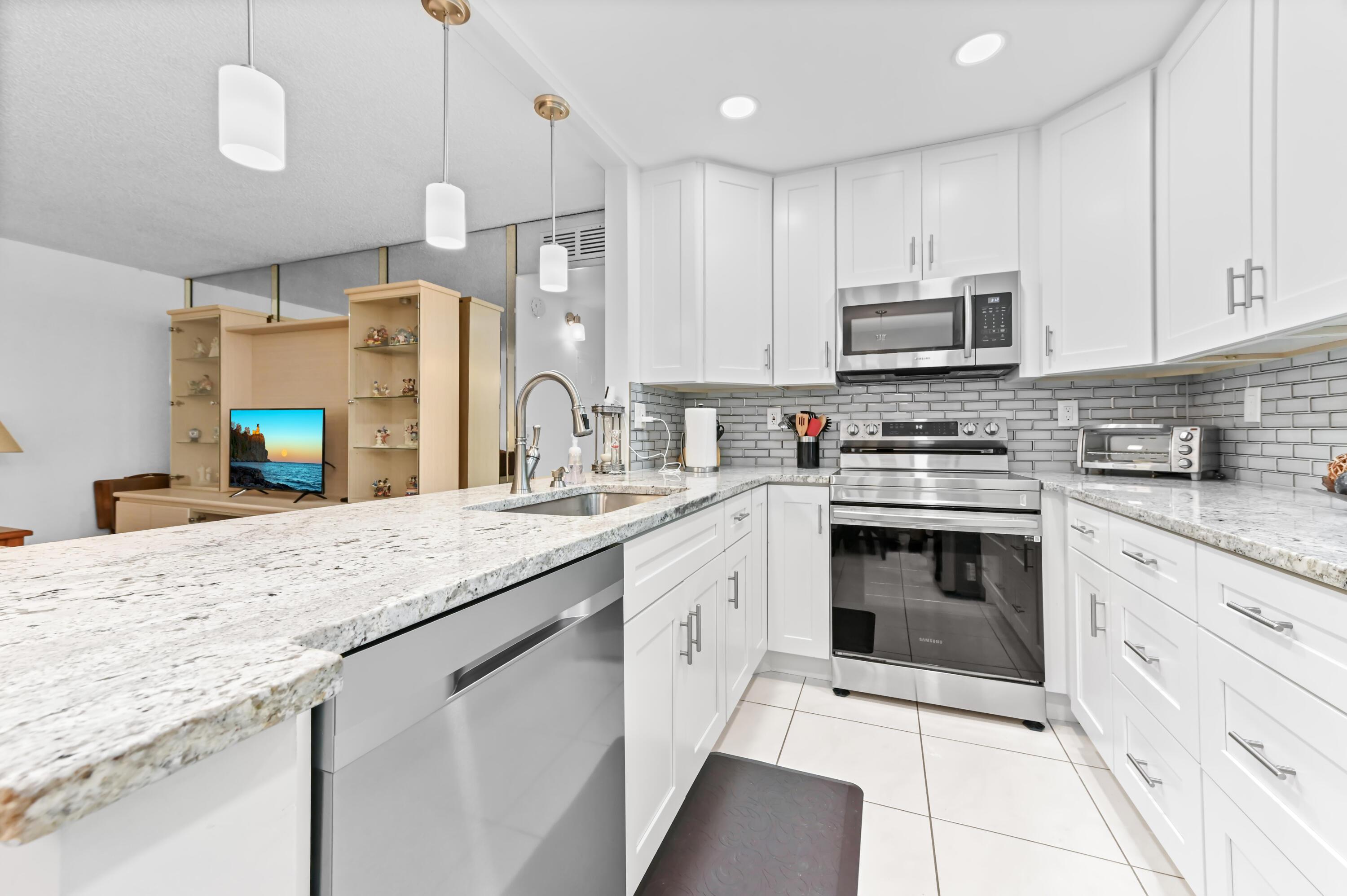 191 Piedmont D, Delray Beach, FL 33484, Delray Beach - Photo 2
