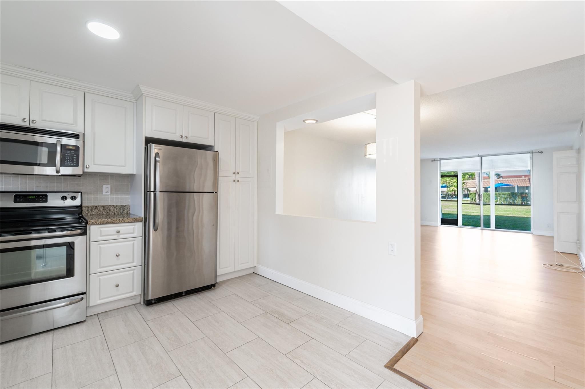 9523 S Hollybrook Lake Drive 107, Pembroke Pines, FL 33025, Pembroke Pines - Photo 2