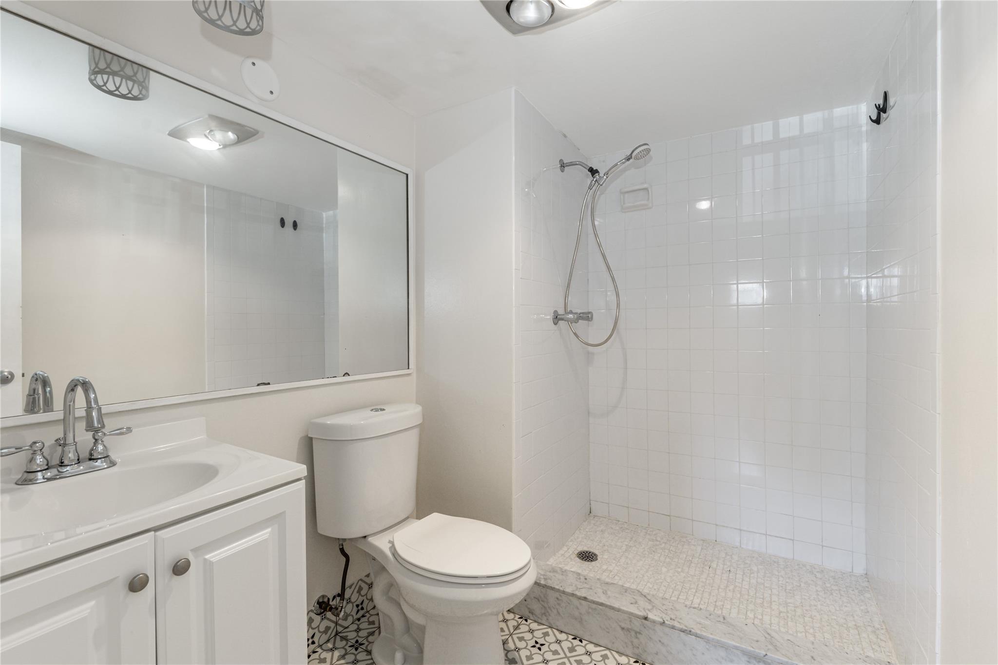 9523 S Hollybrook Lake Drive 107, Pembroke Pines, FL 33025, Pembroke Pines - Photo 4