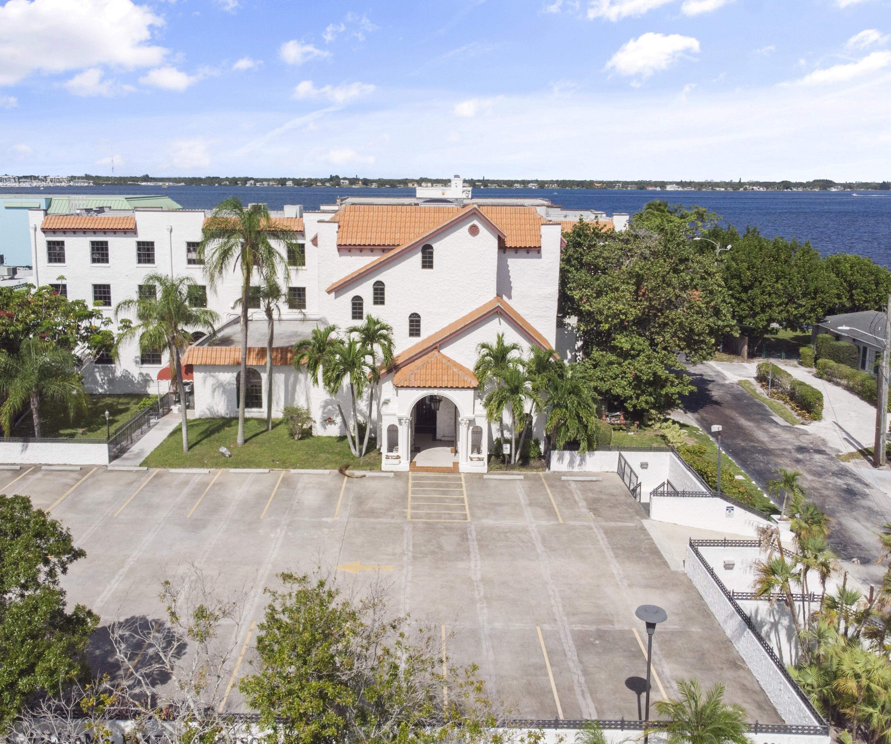 221 SE Osceola Street, Stuart, FL 34994, Stuart - Photo 2