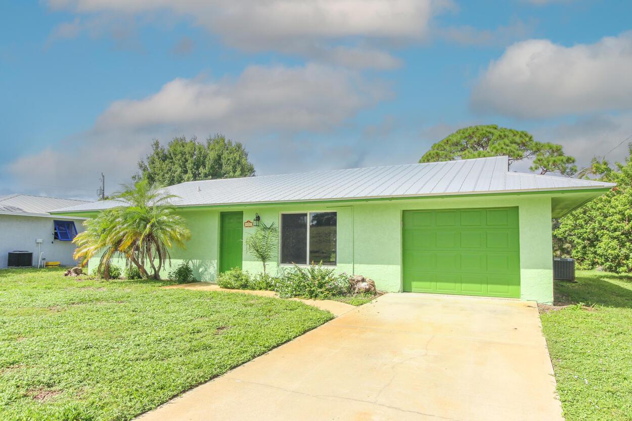 431 NE Julia Court, Jensen Beach, FL 34957, Jensen Beach - Photo 3