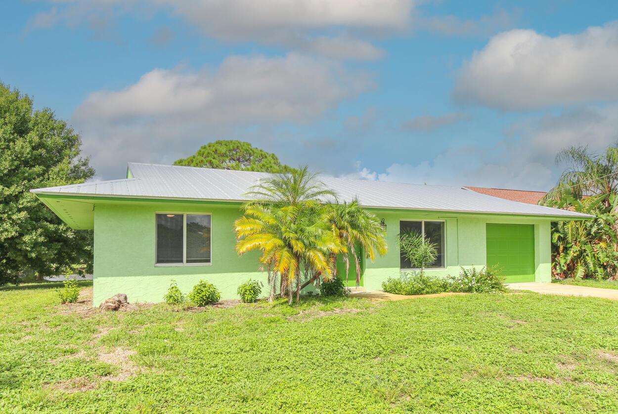431 NE Julia Court, Jensen Beach, FL 34957, Jensen Beach - Photo 2