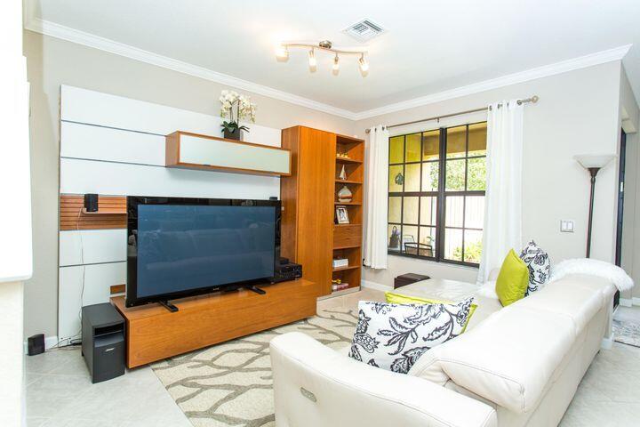 10426 Wellington Parc Drive, Wellington, FL 33449, Wellington - Photo 3