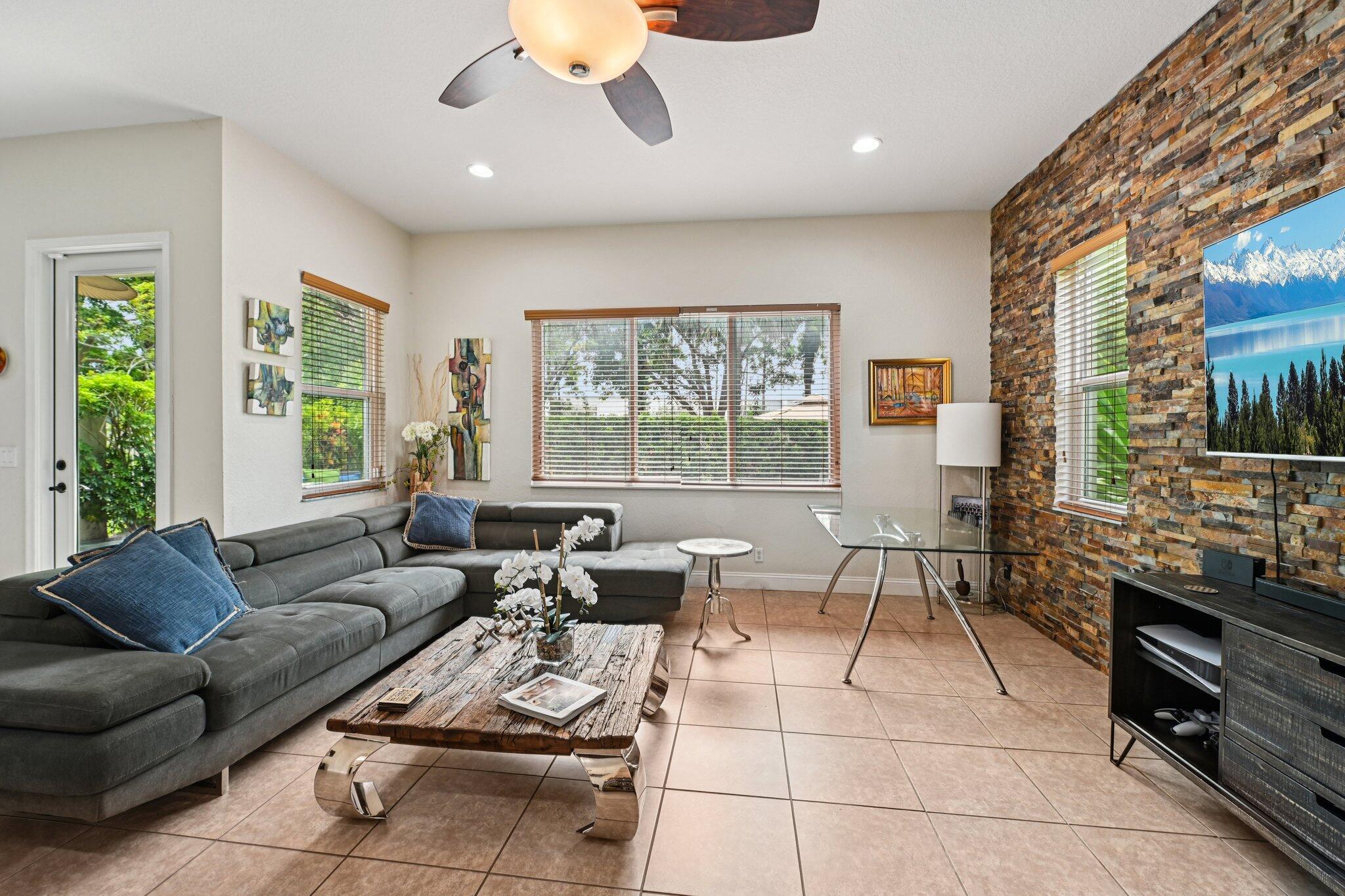 553 Gazetta Way, West Palm Beach, FL 33413, West Palm Beach - Photo 3