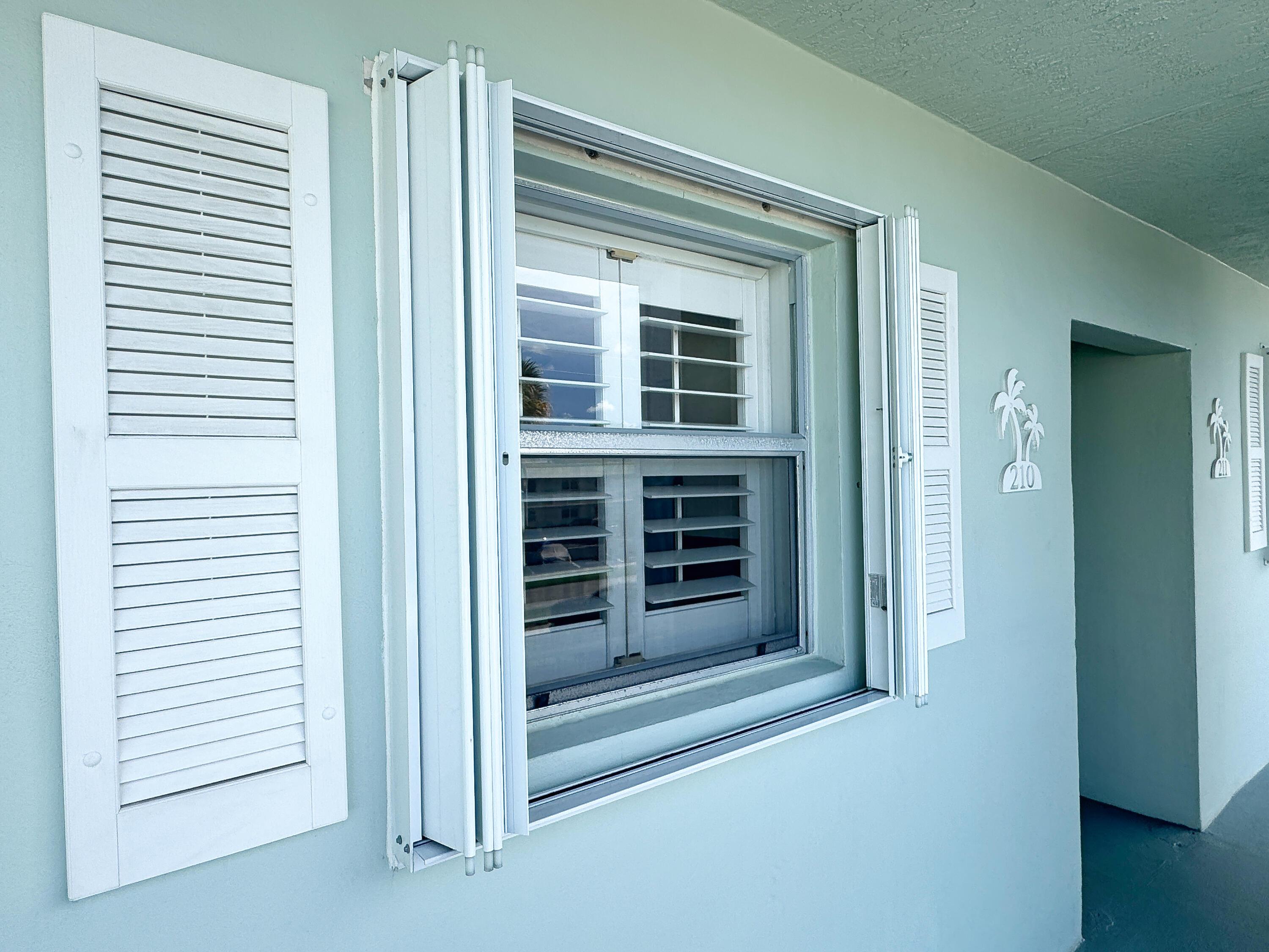 120 Wettaw Lane 210, North Palm Beach, FL 33408, North Palm Beach - Photo 2