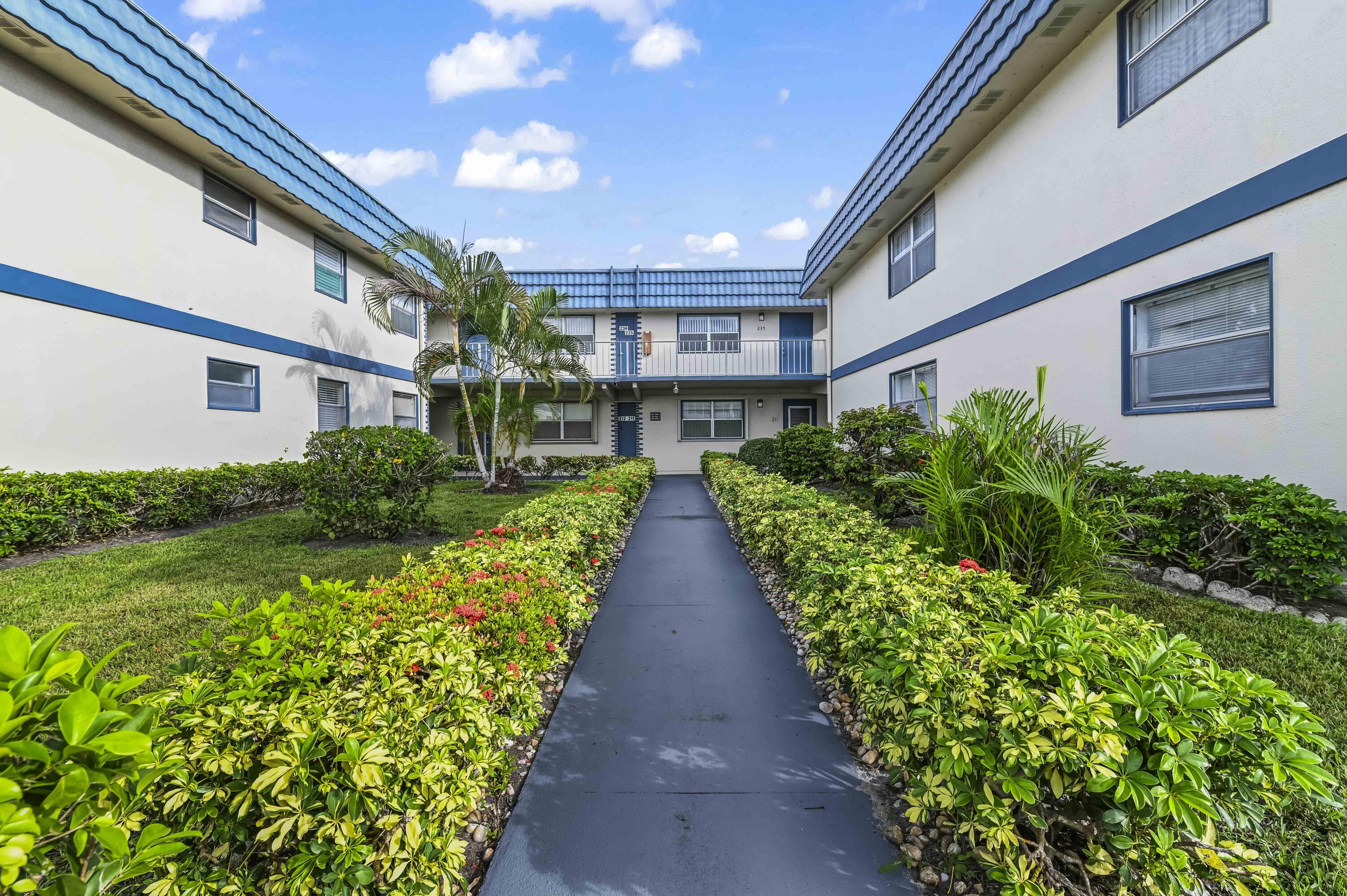 213 Brittany E, Delray Beach, FL 33446, Delray Beach - Photo 2