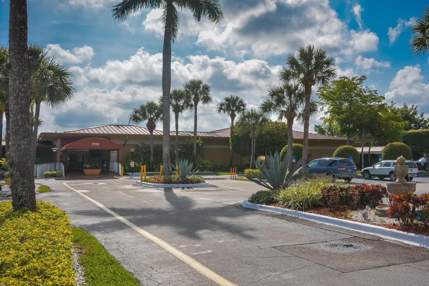 477 Lake Dora Drive, West Palm Beach, FL 33411, West Palm Beach - Photo 4