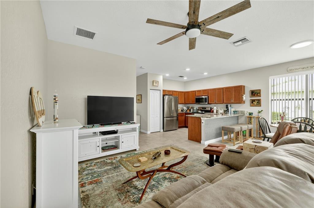 9897 E Villa Circle, Vero Beach, FL 32966, Vero Beach - Photo 3