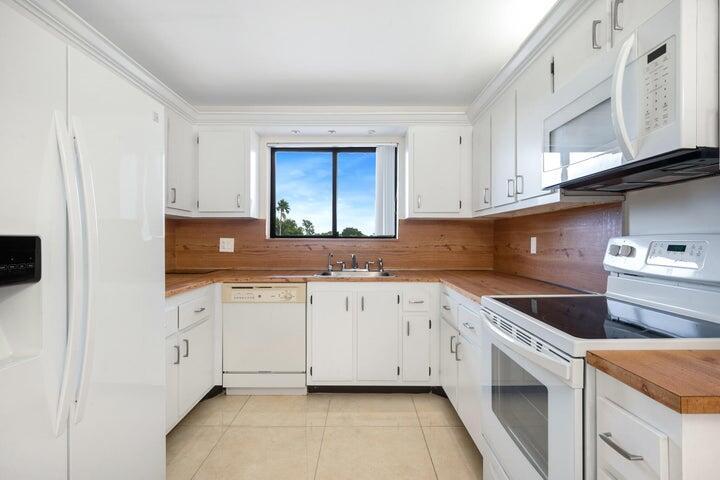 7770 Tahiti Lane 405, Lake Worth, FL 33467, Lake Worth - Photo 2