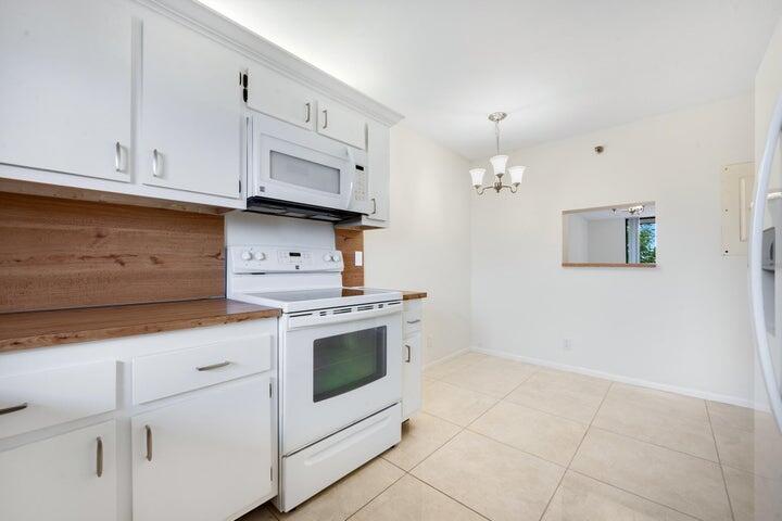 7770 Tahiti Lane 405, Lake Worth, FL 33467, Lake Worth - Photo 3