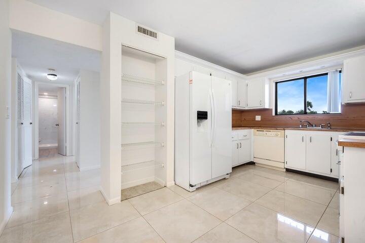 7770 Tahiti Lane 405, Lake Worth, FL 33467, Lake Worth - Photo 4