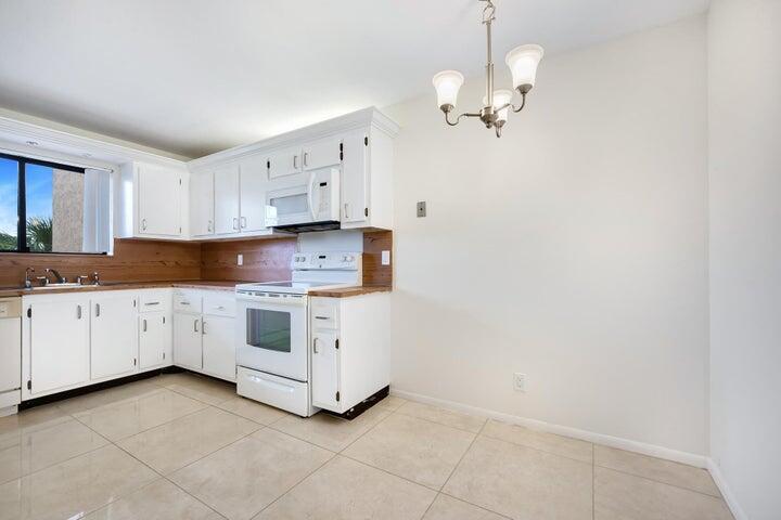 7770 Tahiti Lane 405, Lake Worth, FL 33467, Lake Worth - Photo 5