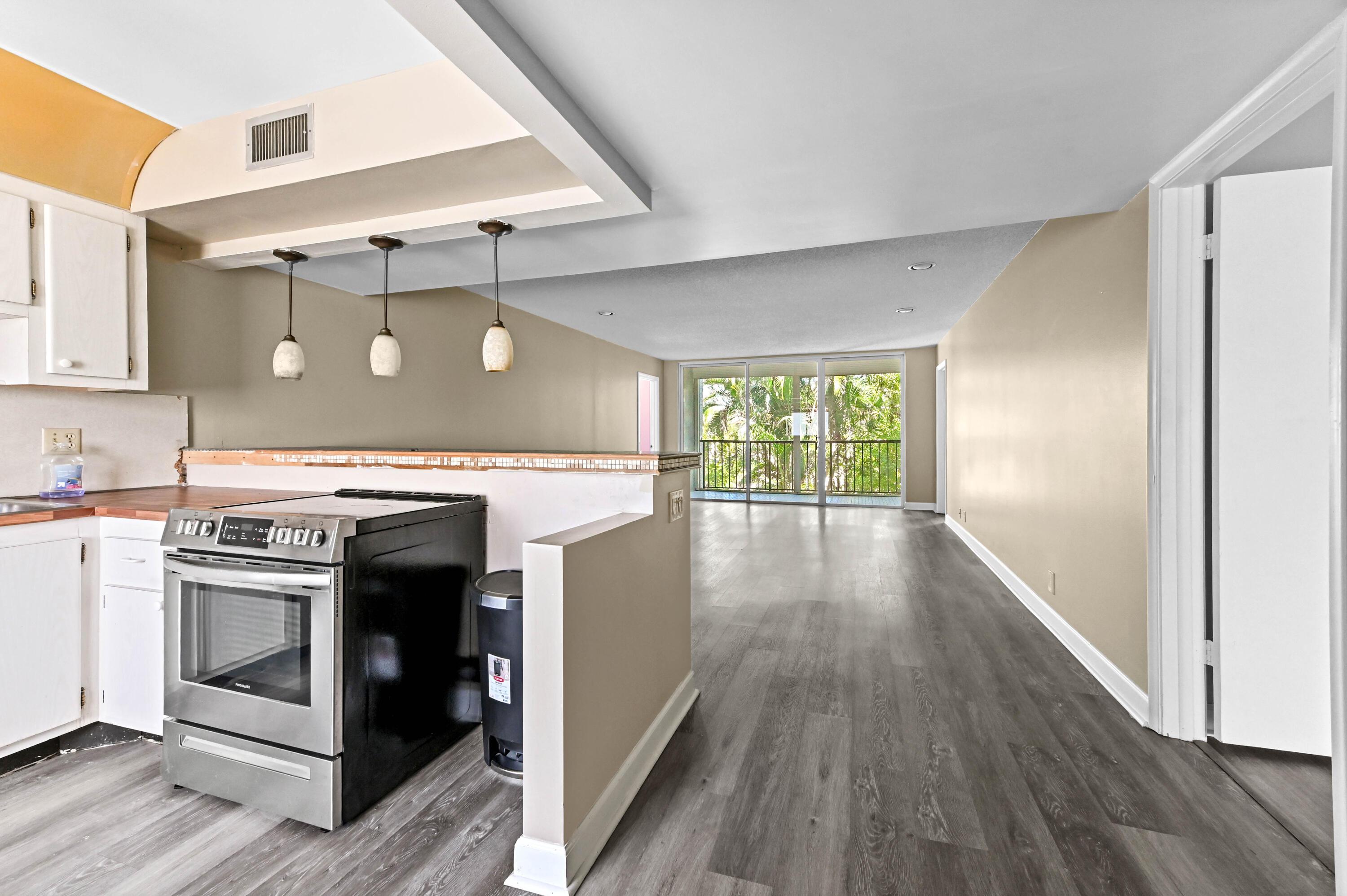 4080 Tivoli Court 202, Lake Worth, FL 33467, Lake Worth - Photo 3