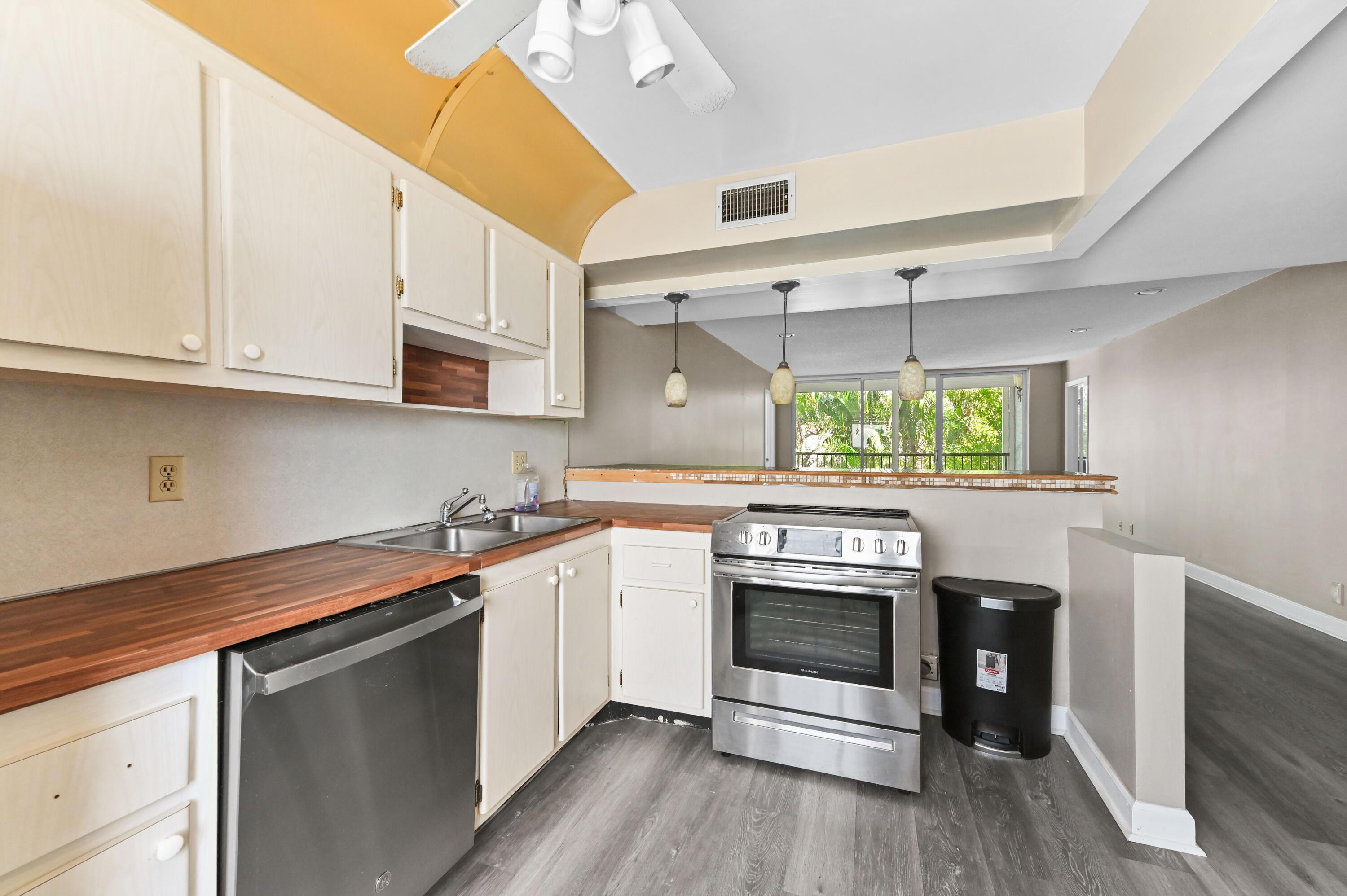 4080 Tivoli Court 202, Lake Worth, FL 33467, Lake Worth - Photo 5