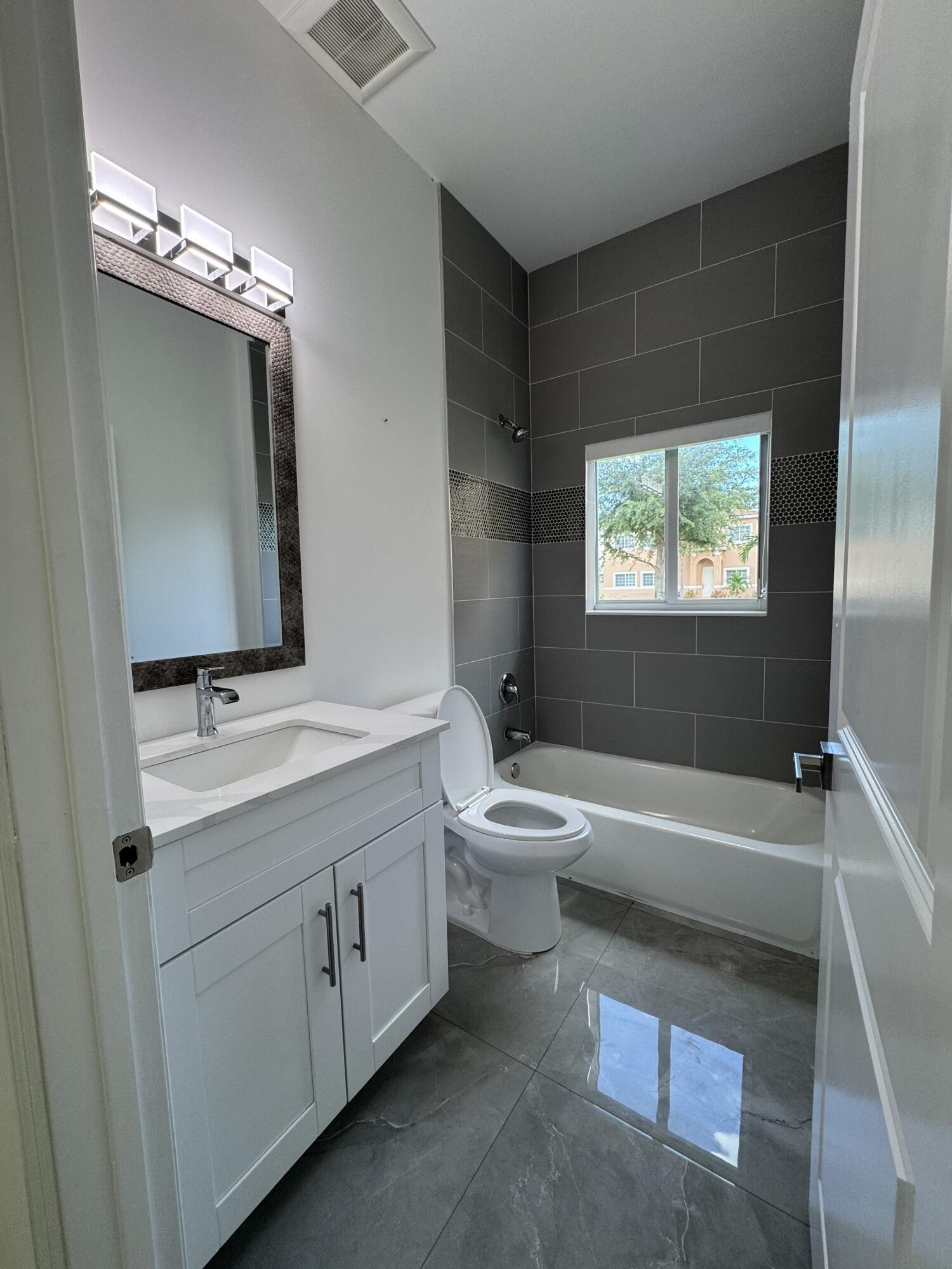 4522 NW 36th Court, Lauderdale Lakes, FL 33319, Lauderdale Lakes - Photo 4