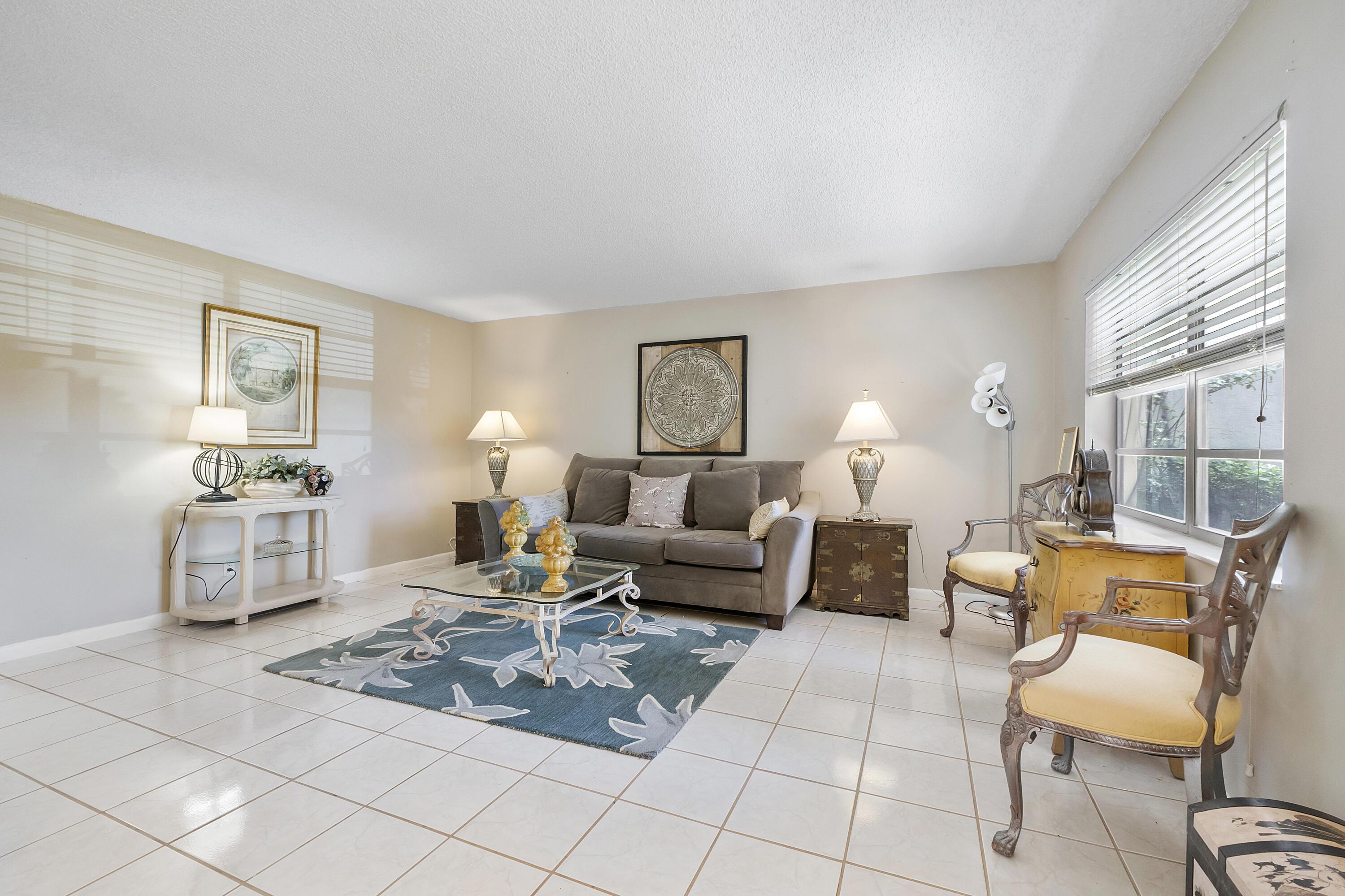 157 Flanders D, Delray Beach, FL 33484, Delray Beach - Photo 4