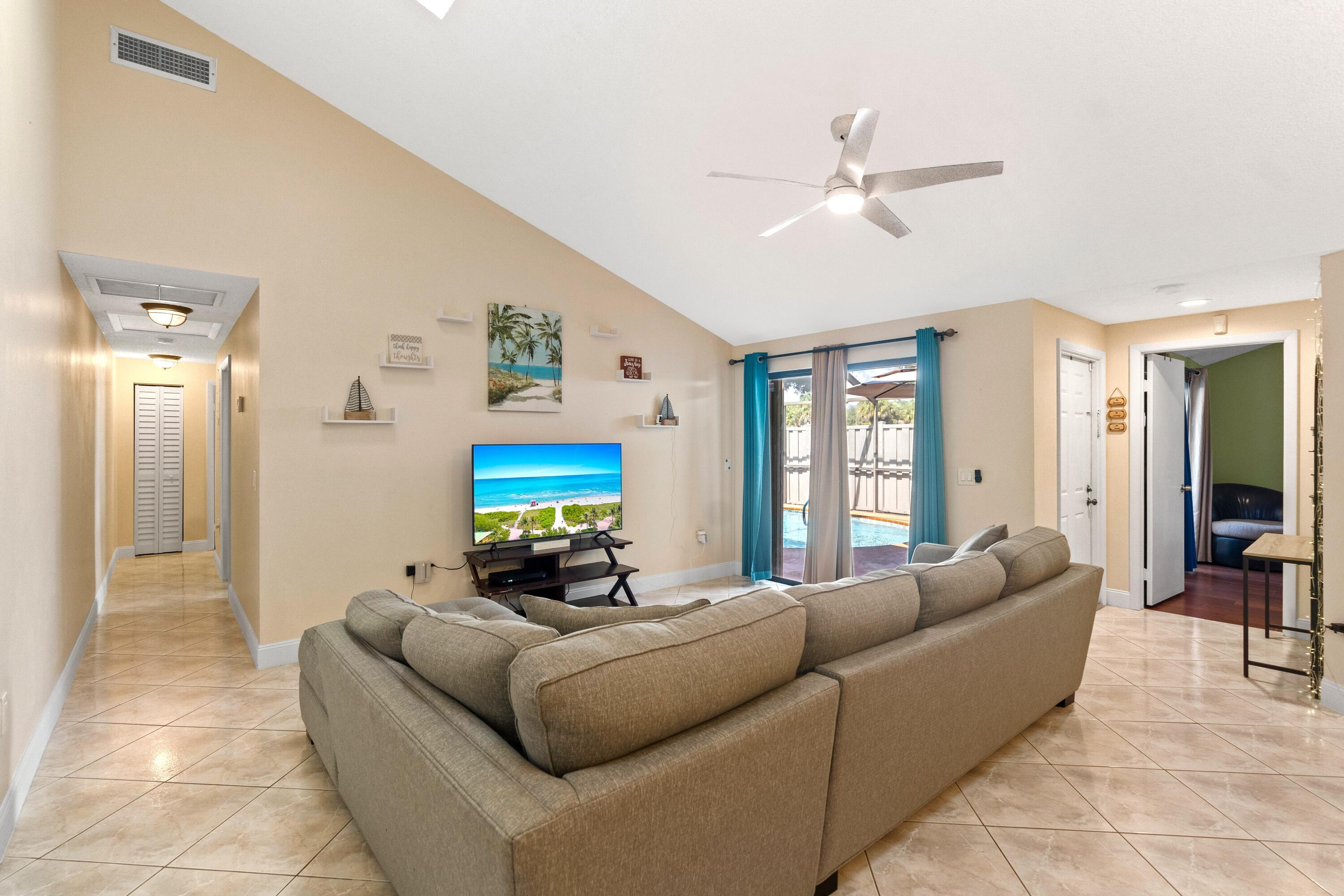 9927 Boca Gardens Trail A, Boca Raton, FL 33496, Boca Raton - Photo 4