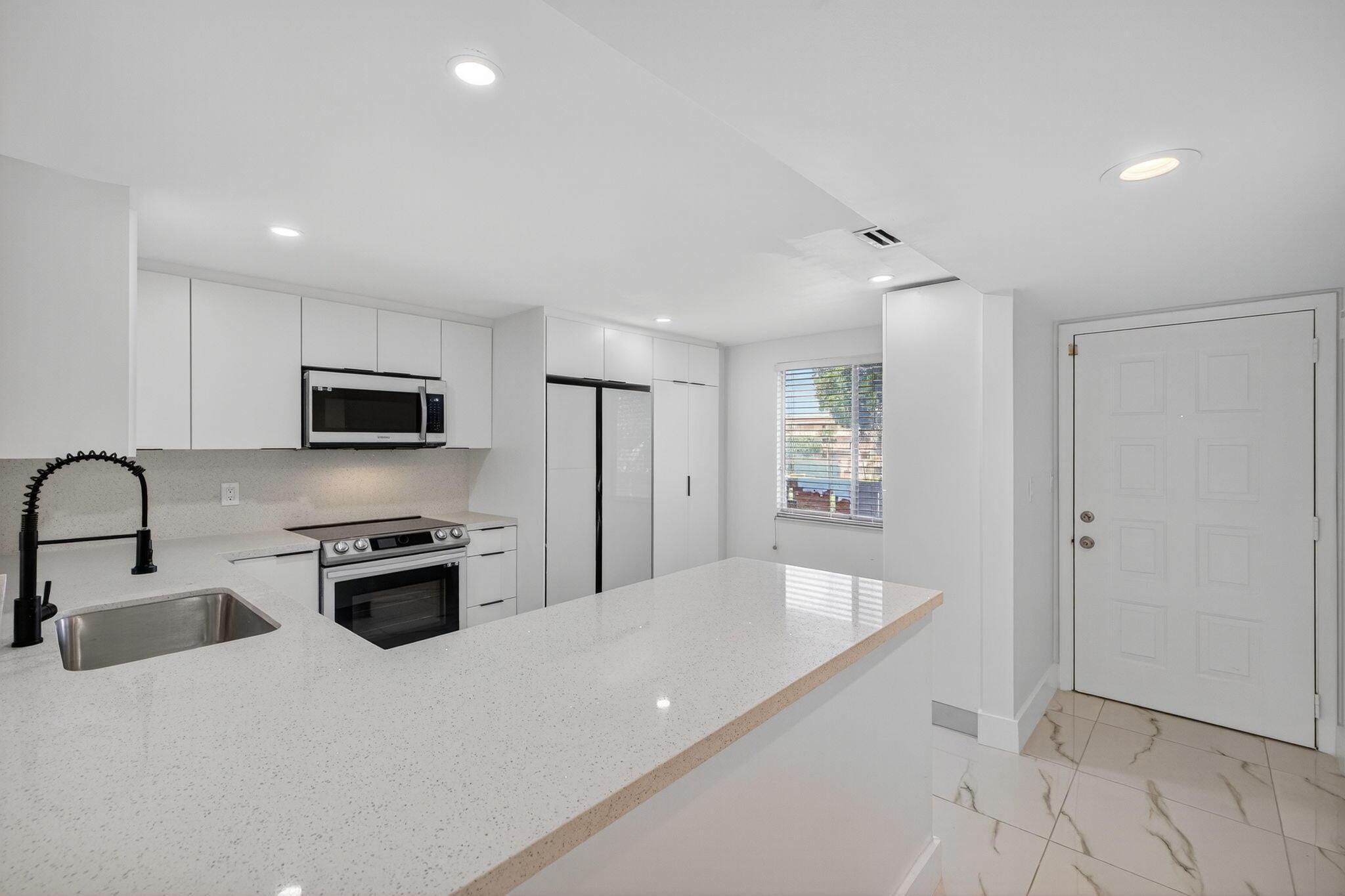 14375 Strathmore Lane 303, Delray Beach, FL 33446, Delray Beach - Photo 2