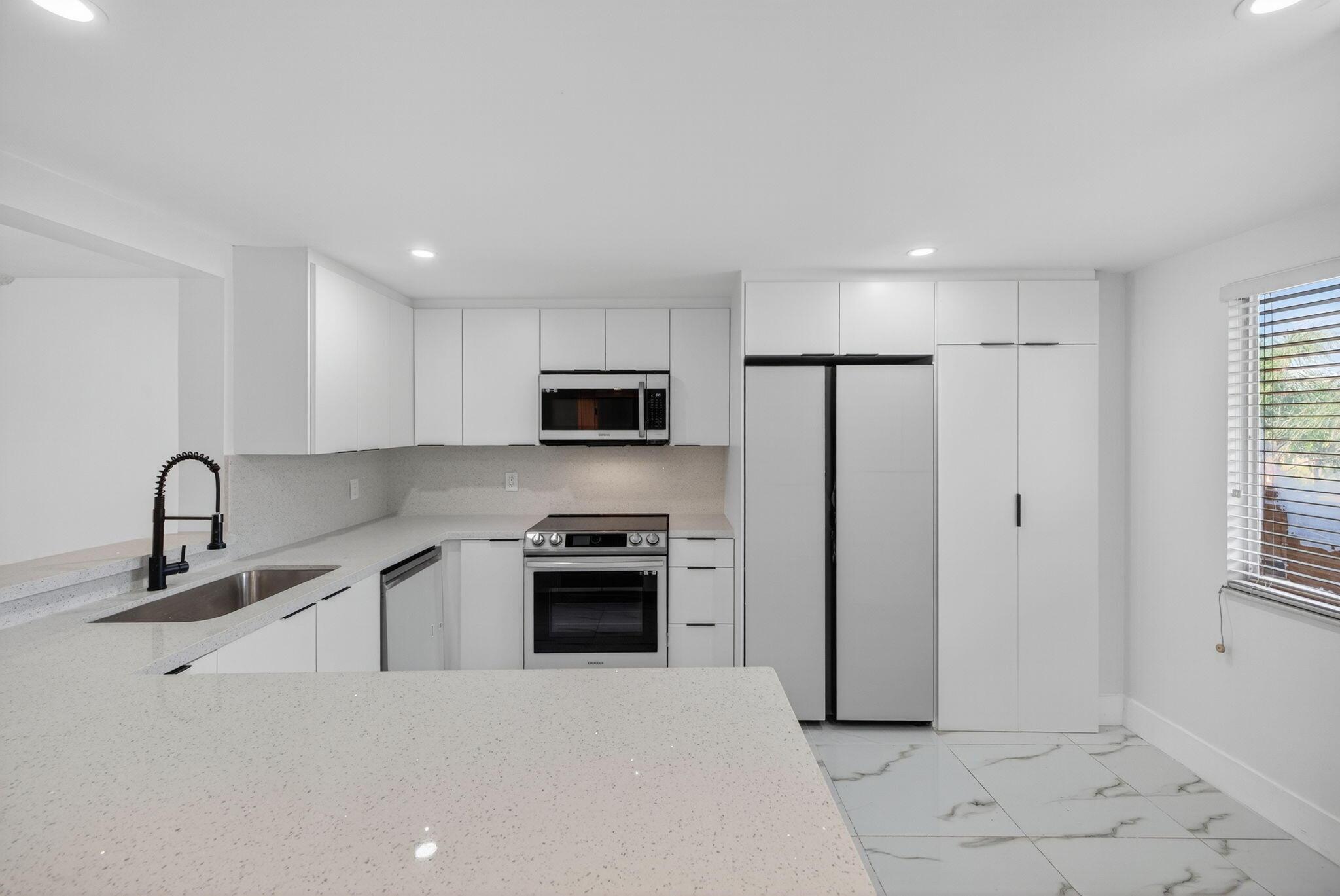 14375 Strathmore Lane 303, Delray Beach, FL 33446, Delray Beach - Photo 3