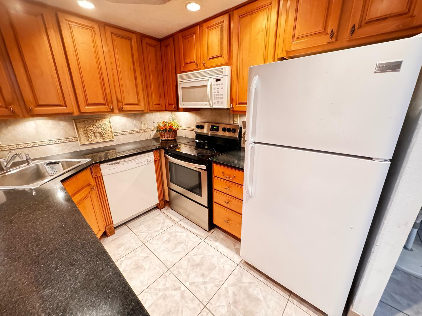 280 Flanders F, Delray Beach, FL 33484, Delray Beach - Photo 4