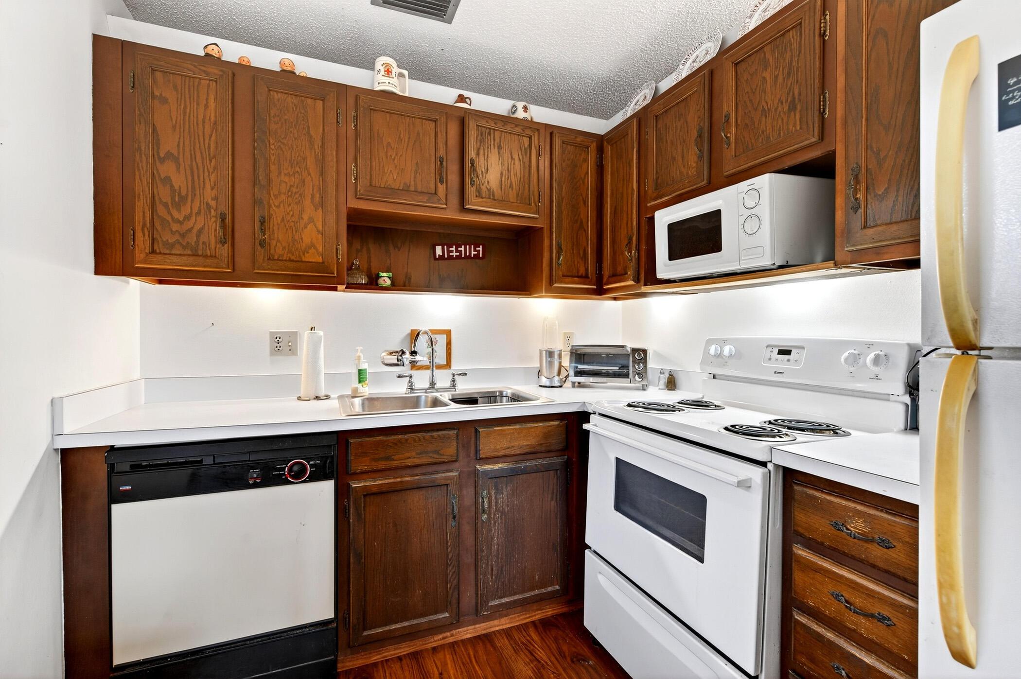 108 Spring Lake Court 203, Vero Beach, FL 32962, Vero Beach - Photo 5