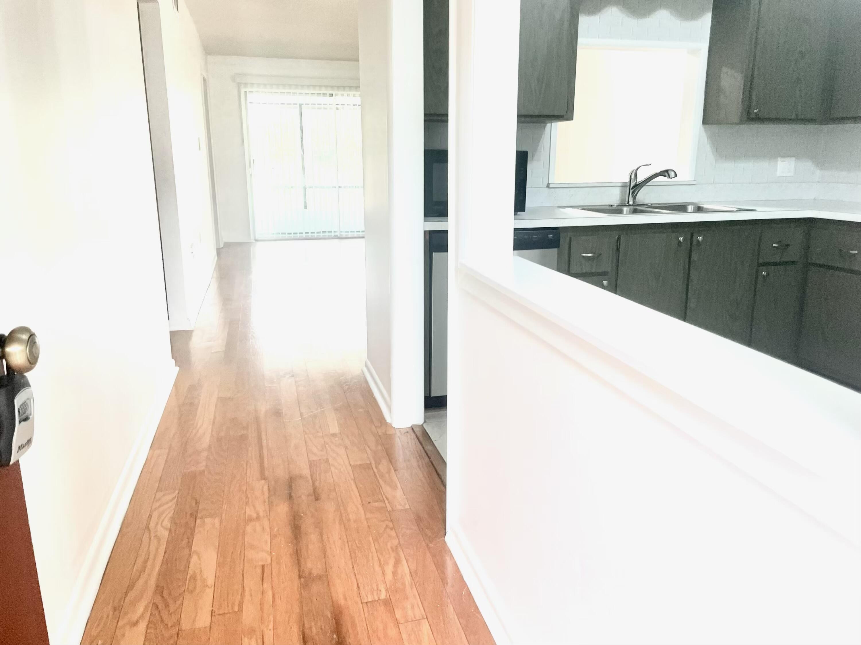 2302 Sunrise Boulevard 202, Fort Pierce, FL 34982, Fort Pierce - Photo 4