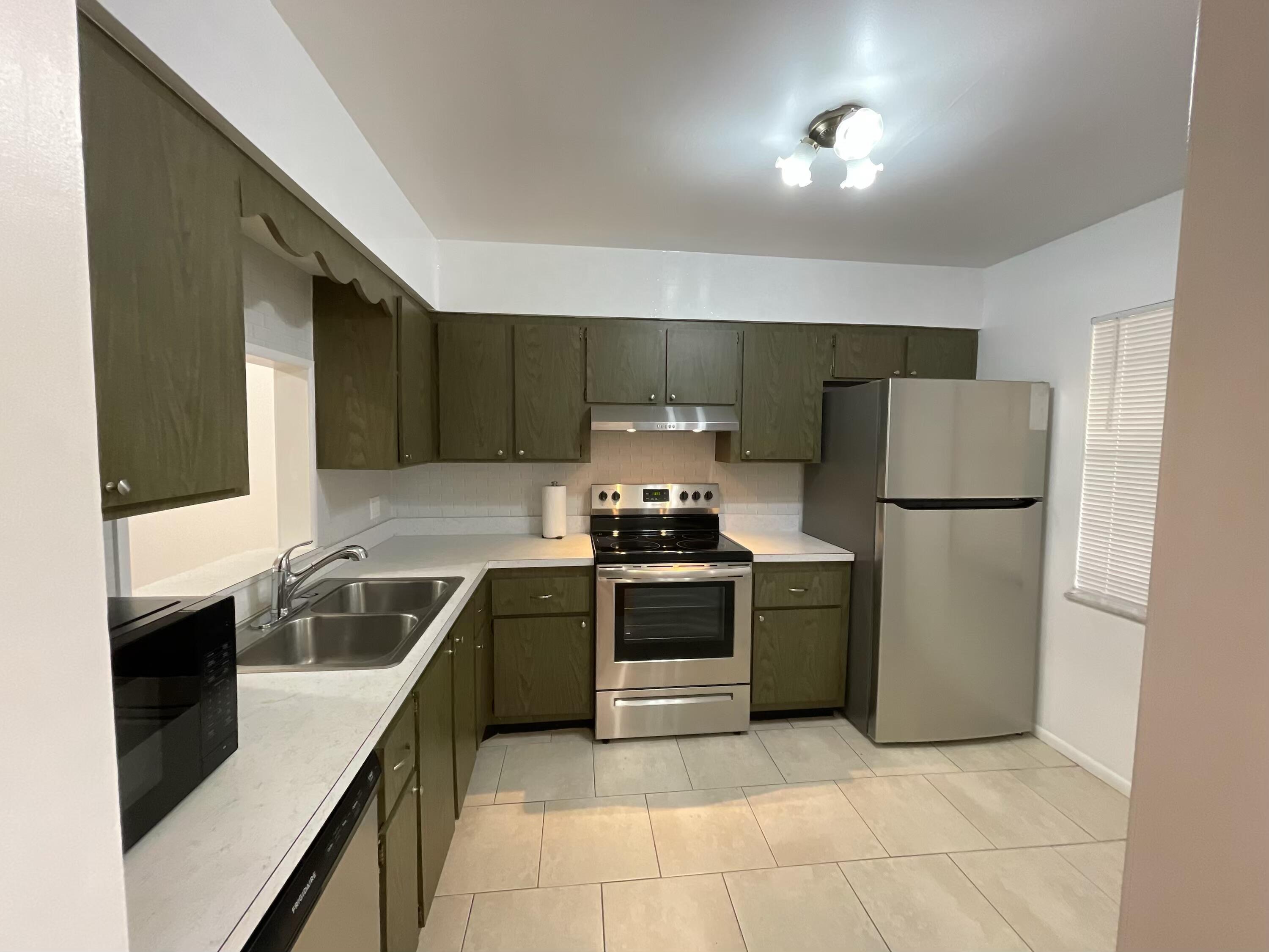 2302 Sunrise Boulevard 202, Fort Pierce, FL 34982, Fort Pierce - Photo 2
