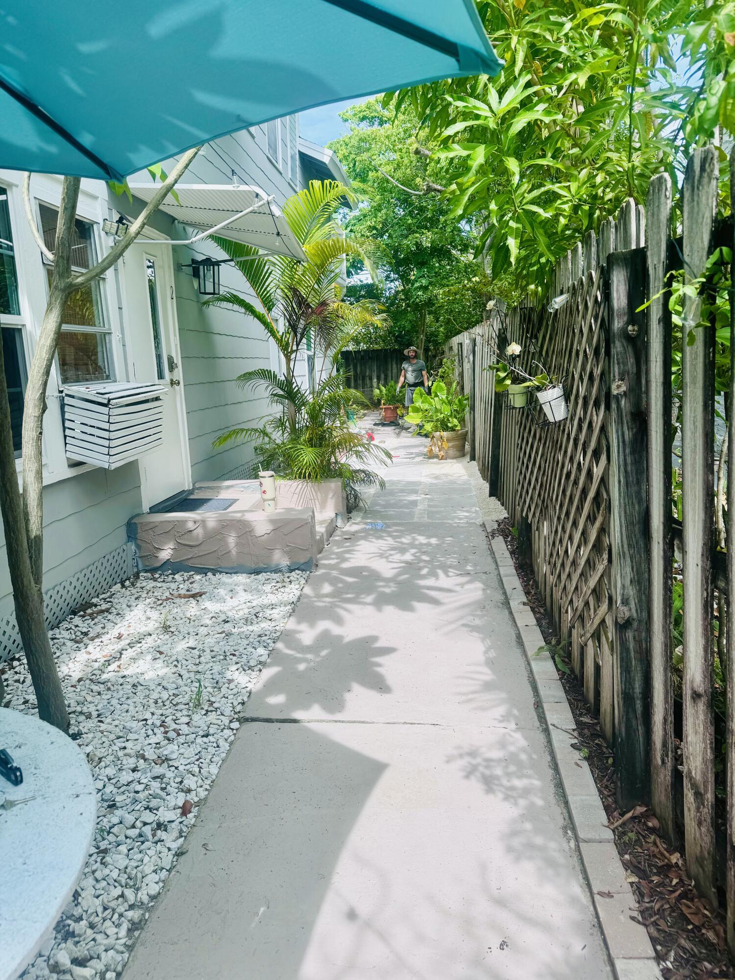204 S M Street Upstairs Unit, Lake Worth Beach, FL 33460, Lake Worth Beach