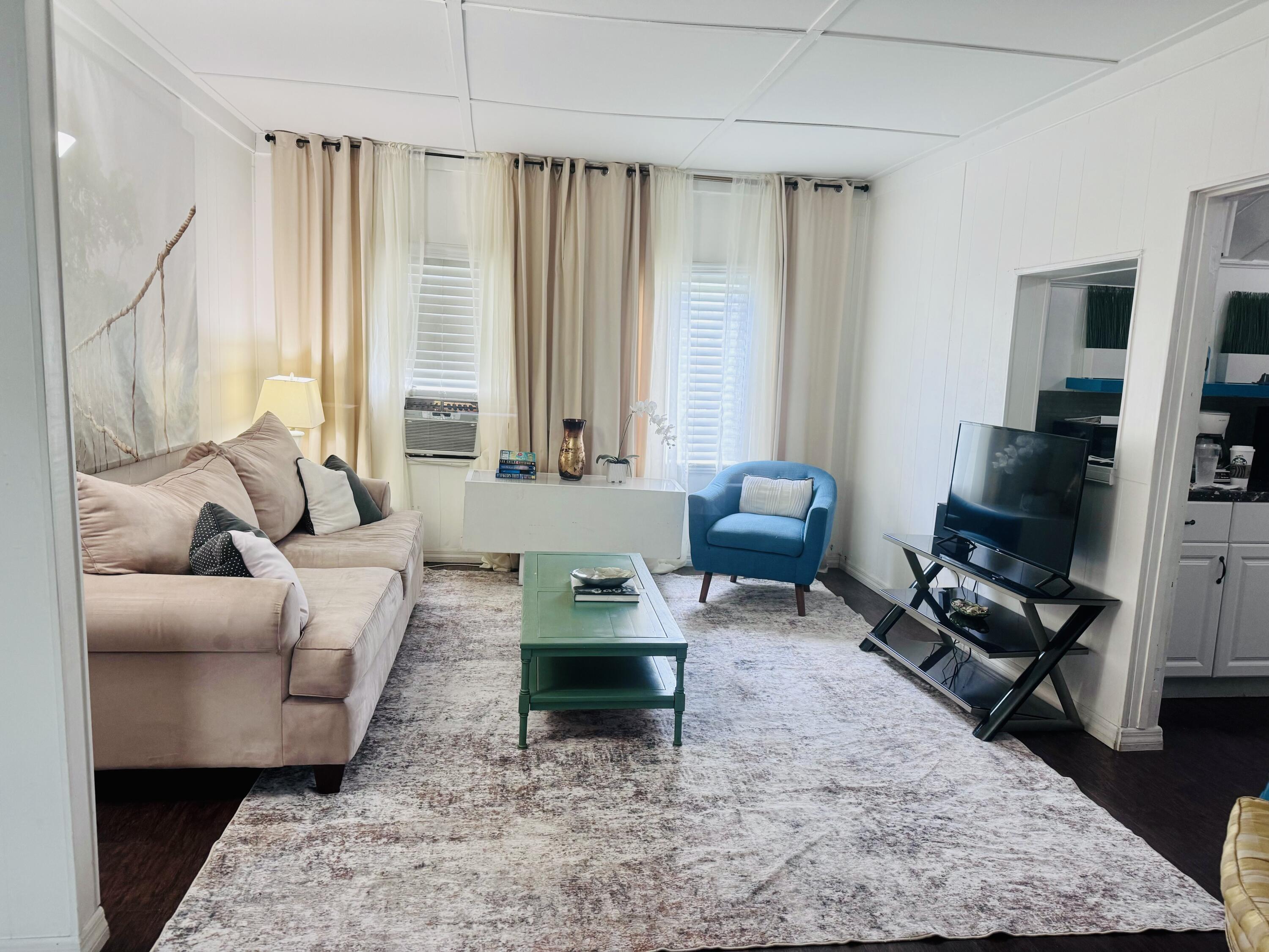 204 S M Street Upstairs Unit, Lake Worth Beach, FL 33460, Lake Worth Beach - Photo 2