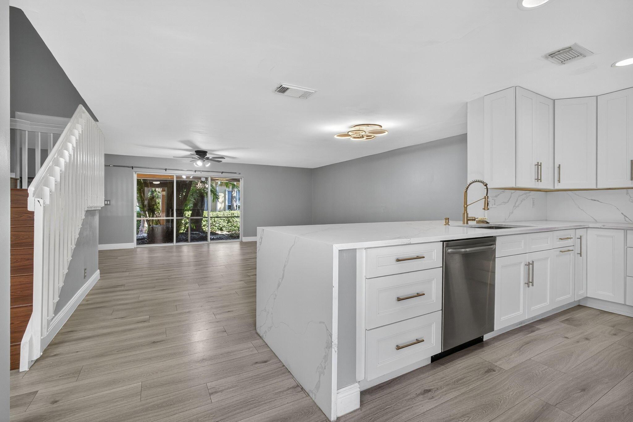 4771 Pinemore Lane, Lake Worth, FL 33463, Lake Worth - Photo 4