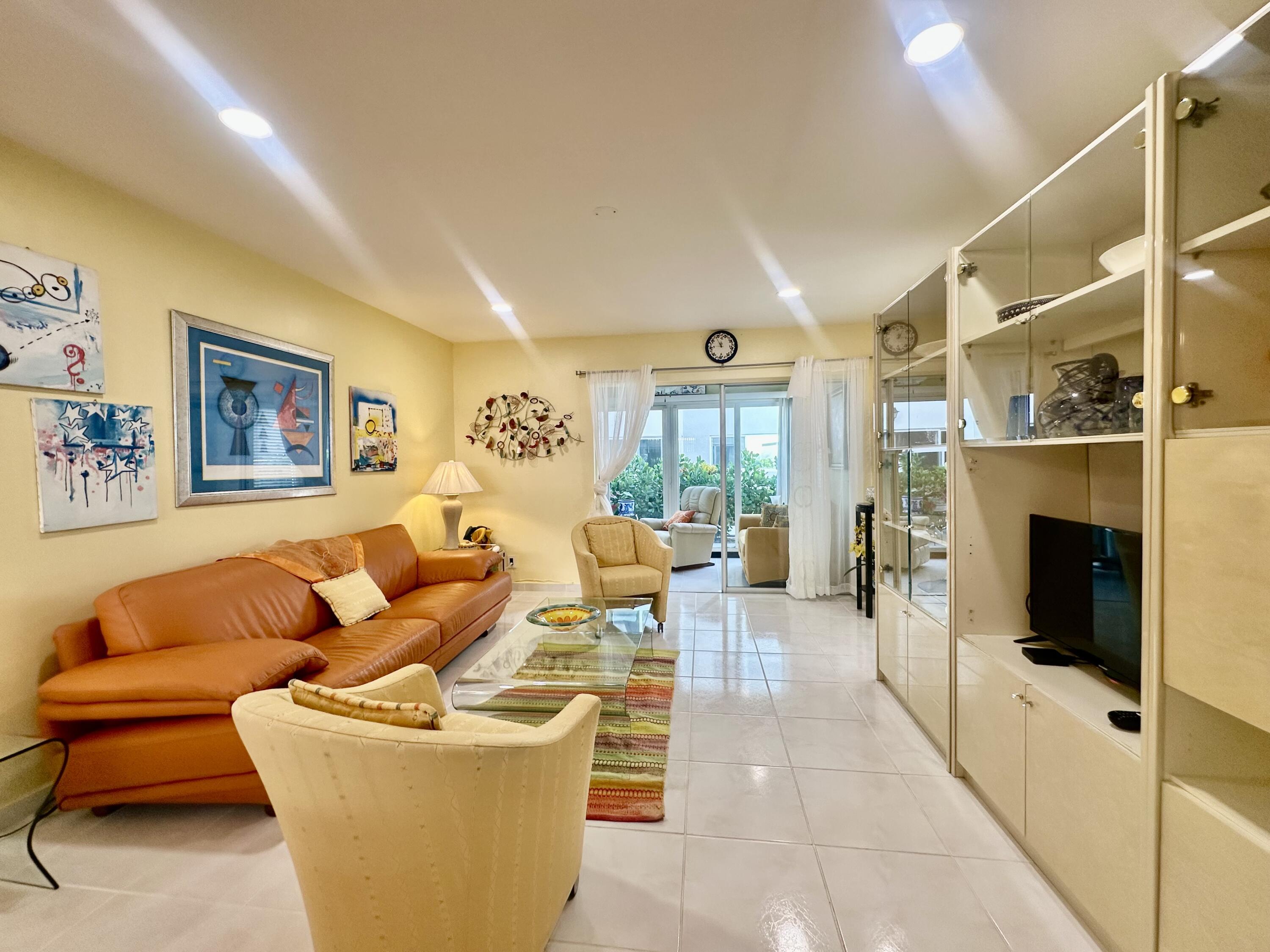 19 Colonial Club Drive 105, Boynton Beach, FL 33435, Boynton Beach - Photo 4