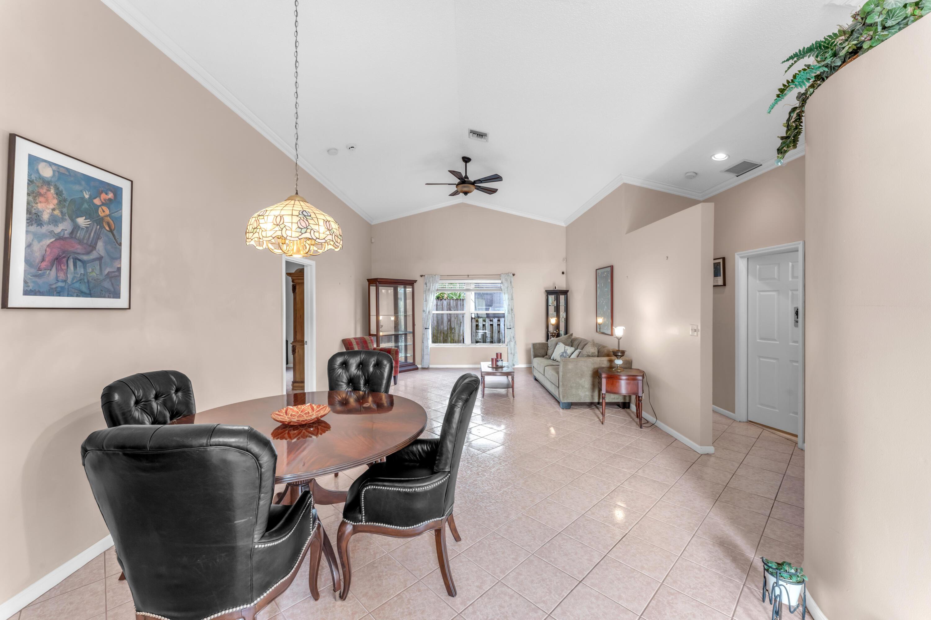 115 Saratoga Boulevard E, Royal Palm Beach, FL 33411, Royal Palm Beach - Photo 4