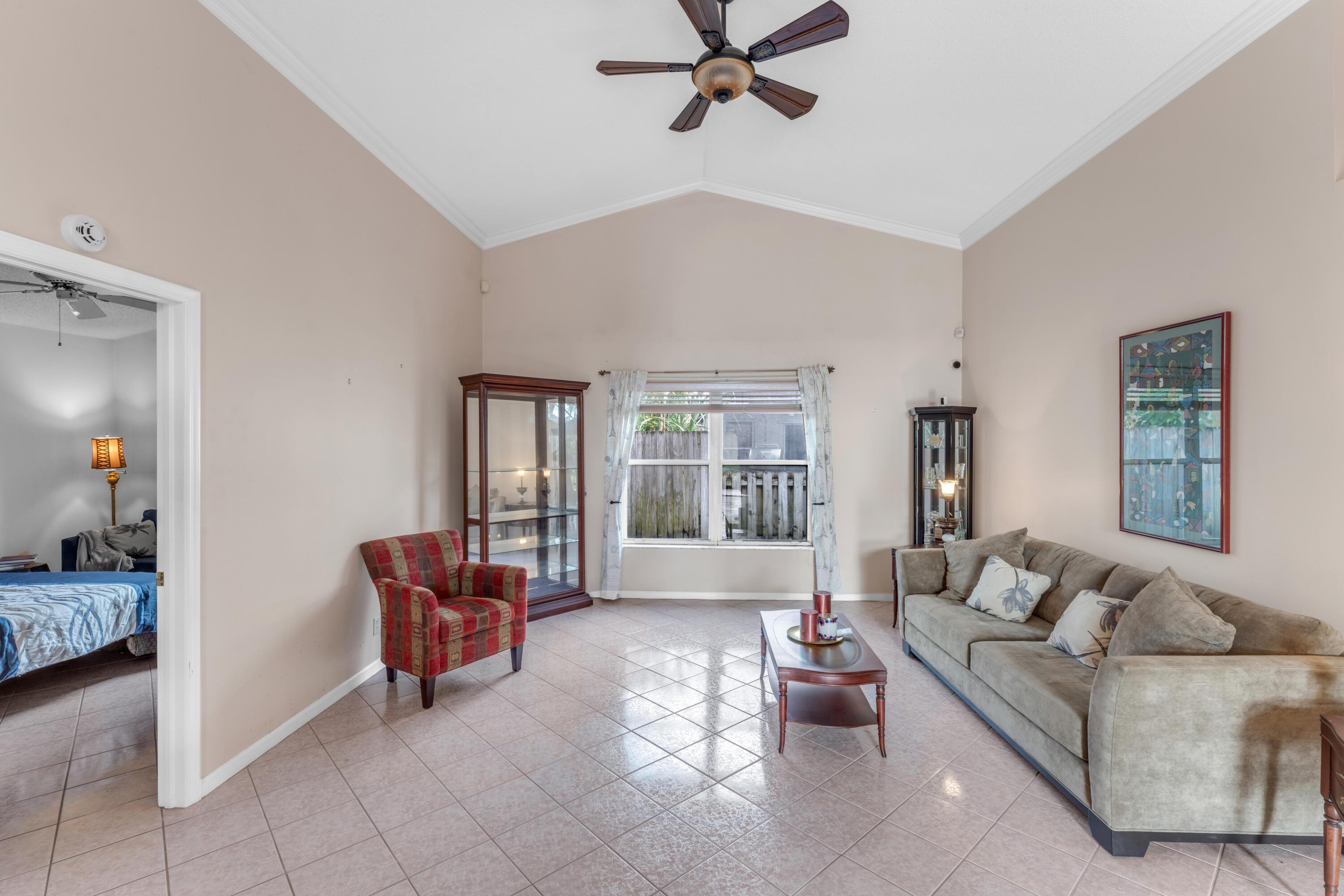 115 Saratoga Boulevard E, Royal Palm Beach, FL 33411, Royal Palm Beach - Photo 5