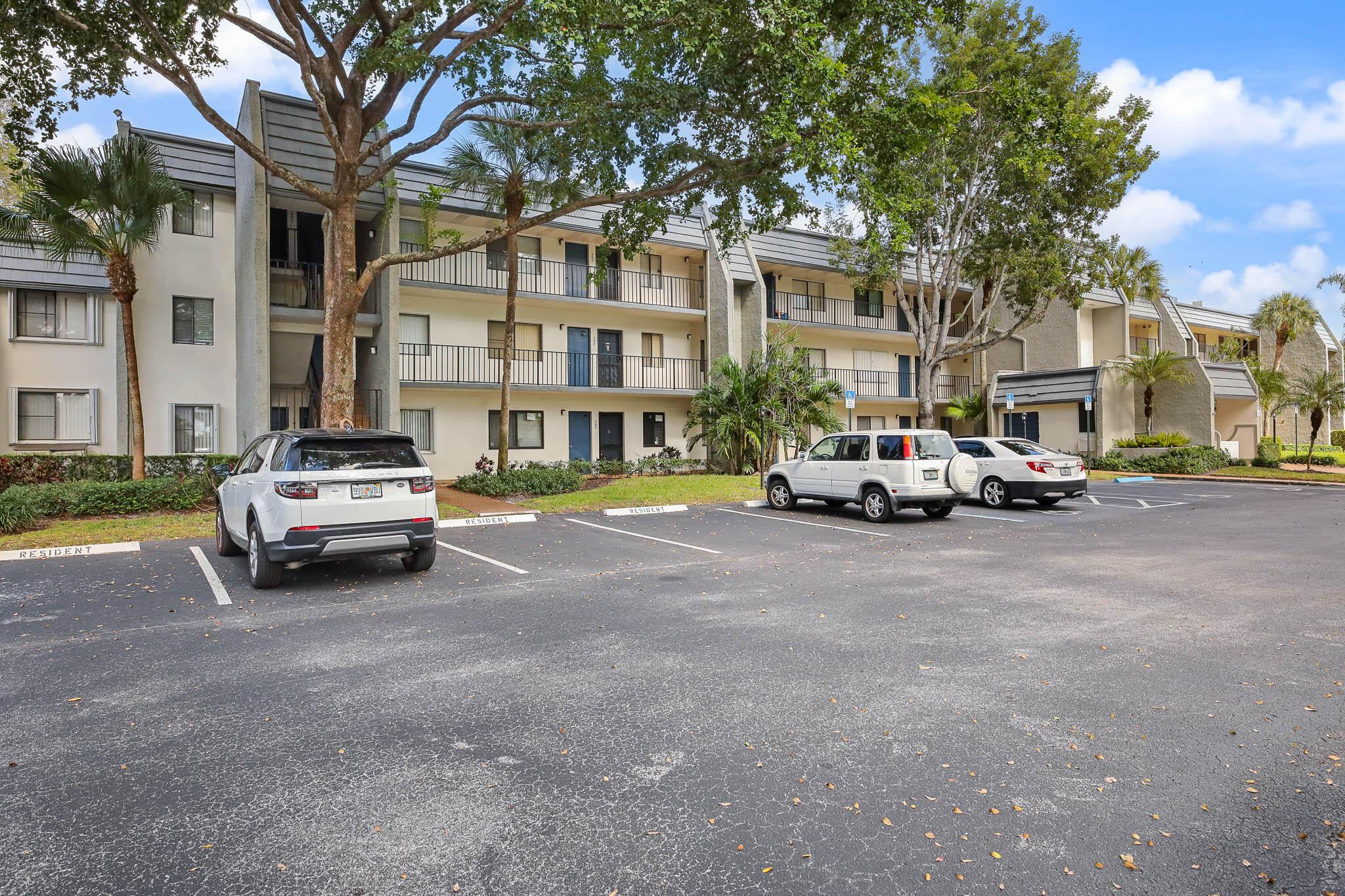 4822 Esedra Court 303, Lake Worth, FL 33467, Lake Worth - Photo 2