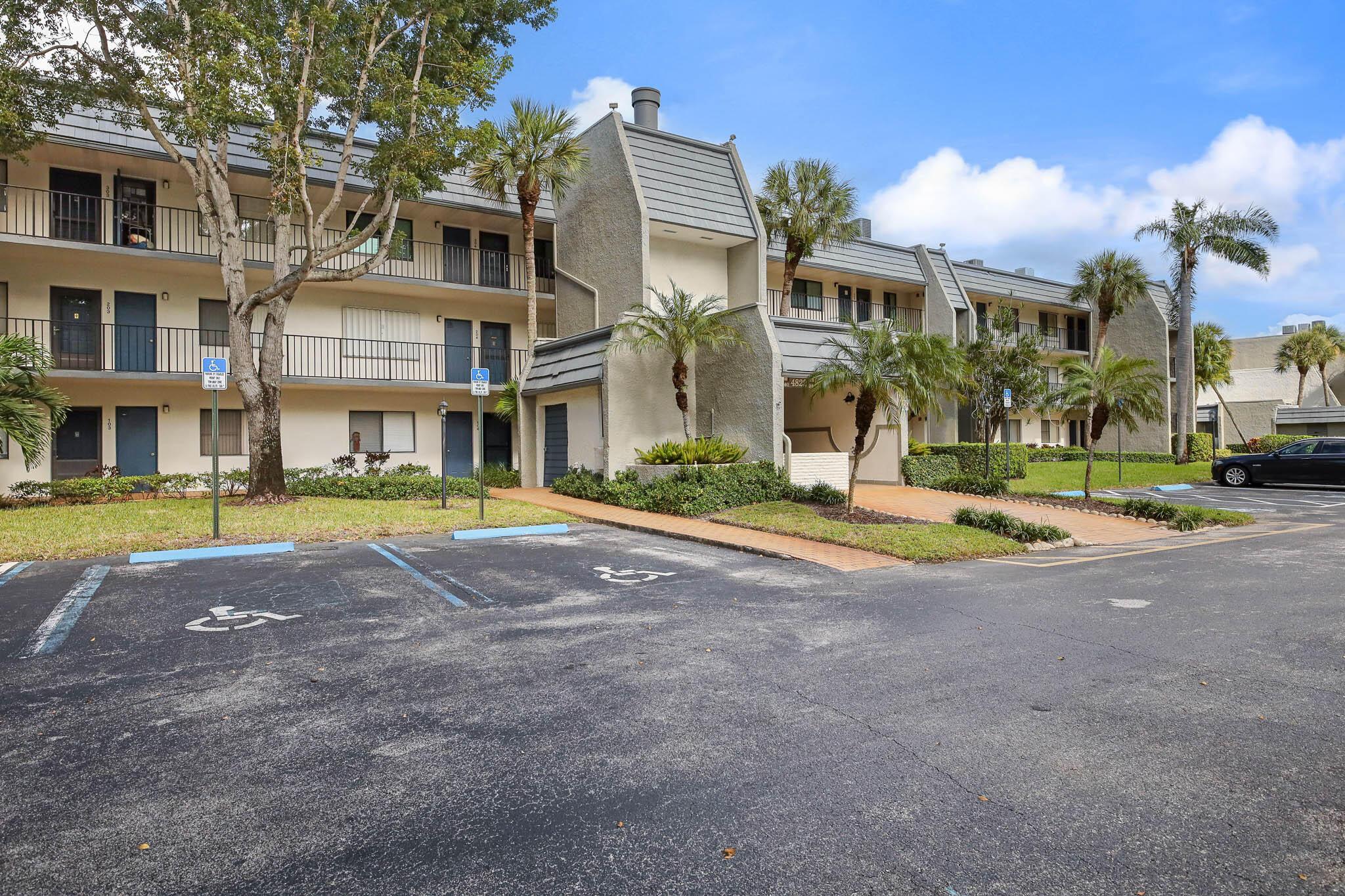 4822 Esedra Court 303, Lake Worth, FL 33467, Lake Worth - Photo 3