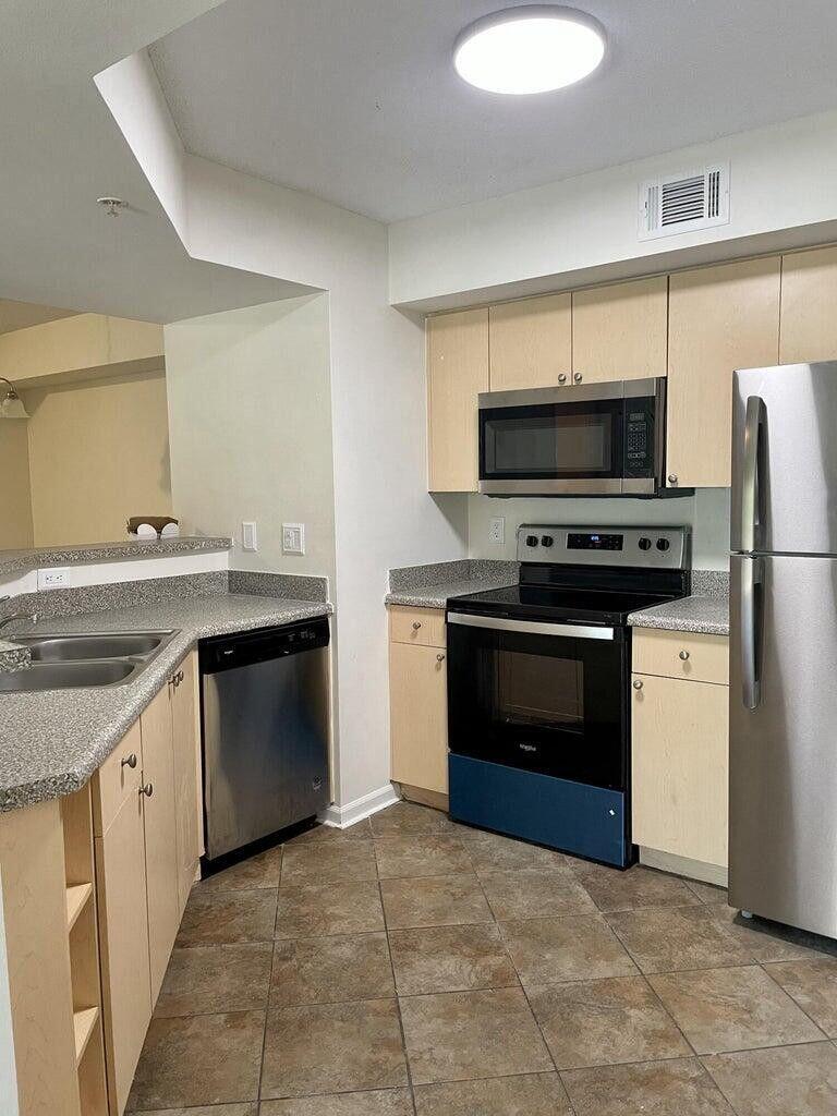 3718 NW Adriatic Lane 302, Jensen Beach, FL 34957, Jensen Beach - Photo 5