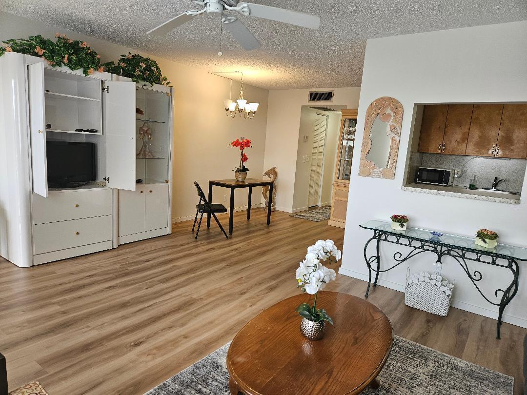 300 Village Green Circle S 408, Palm Springs, FL 33461, Palm Springs - Photo 4